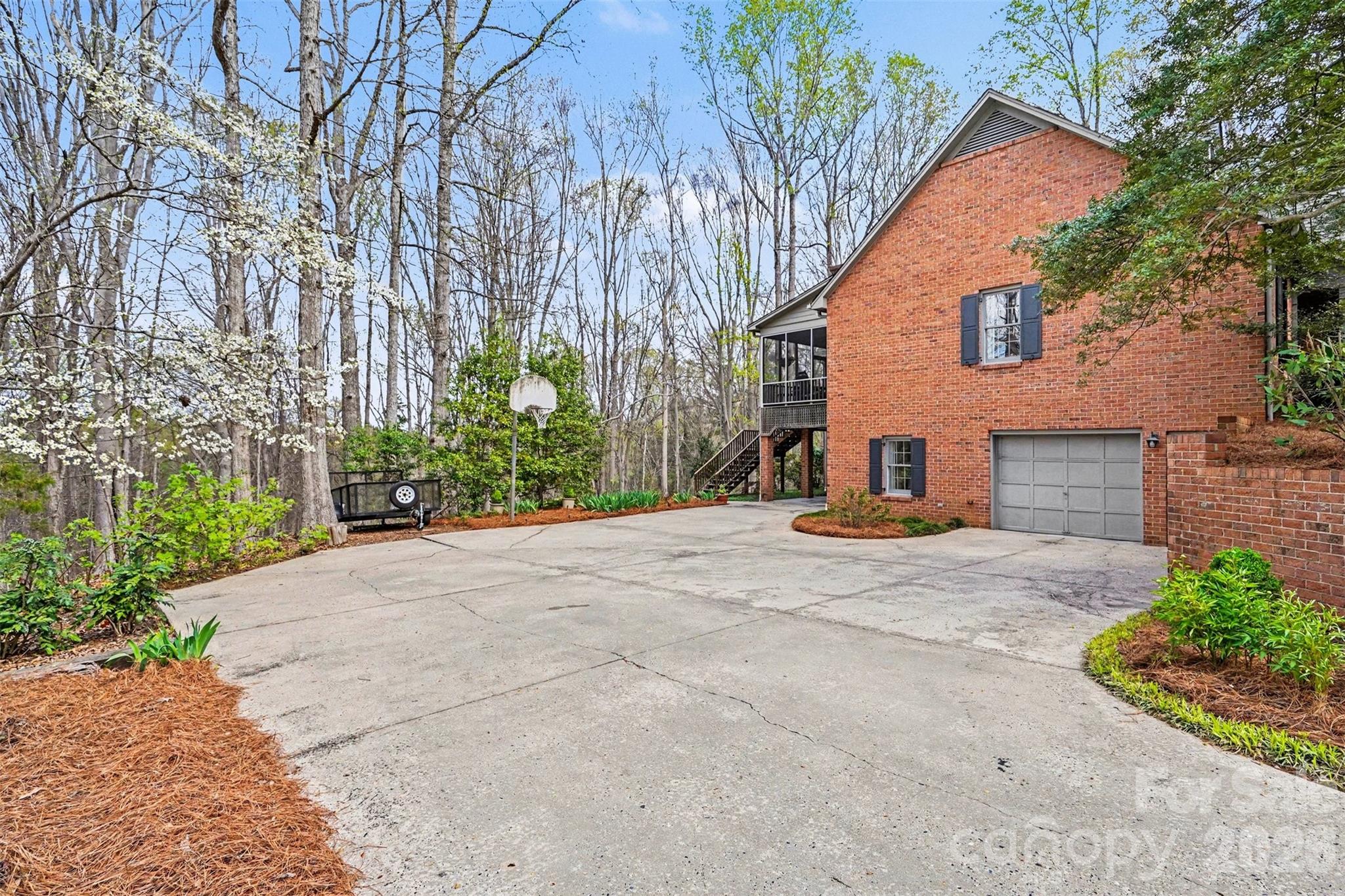 212 Deerchase Road — Shelby