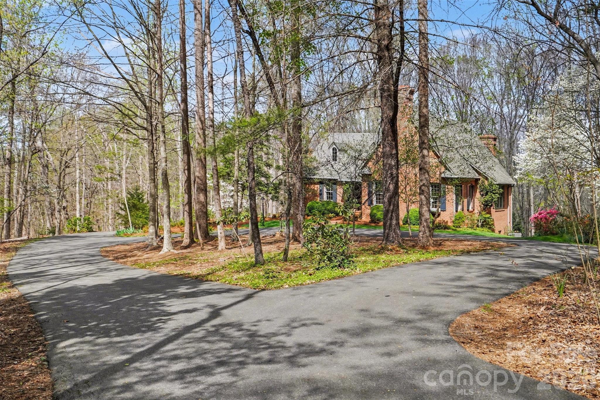 212 Deerchase Road — Shelby