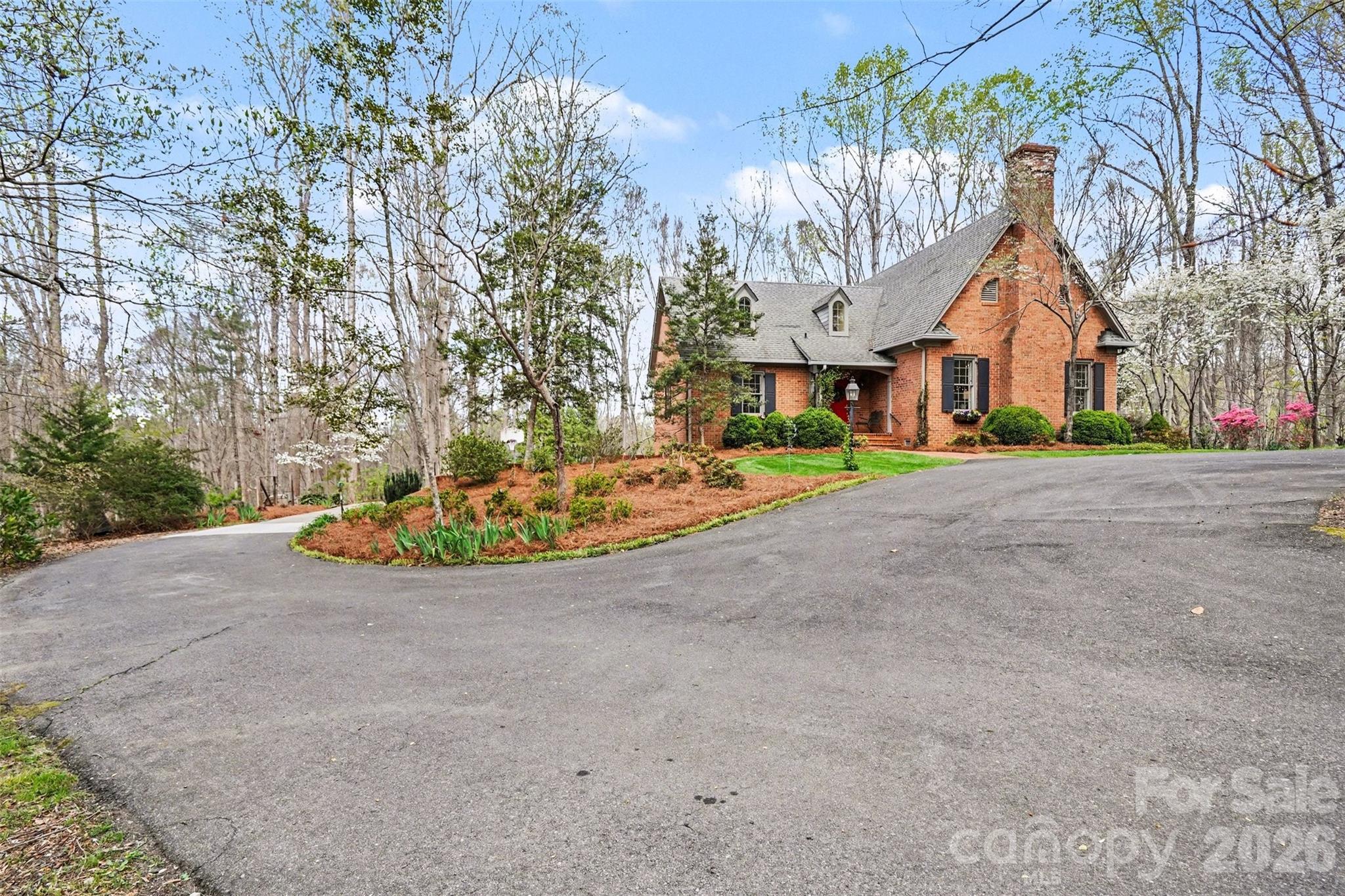 212 Deerchase Road — Shelby
