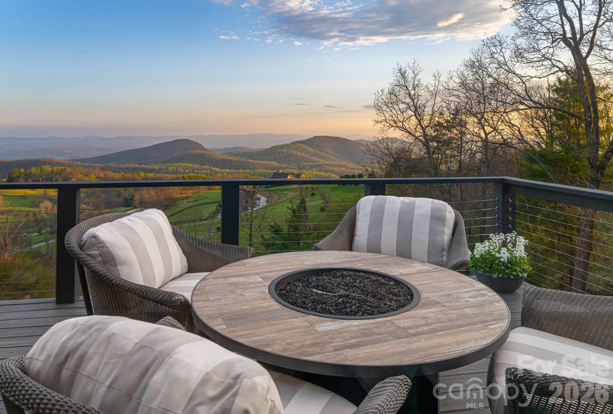 89 N Snow Ridge Drive #13 — Hendersonville
