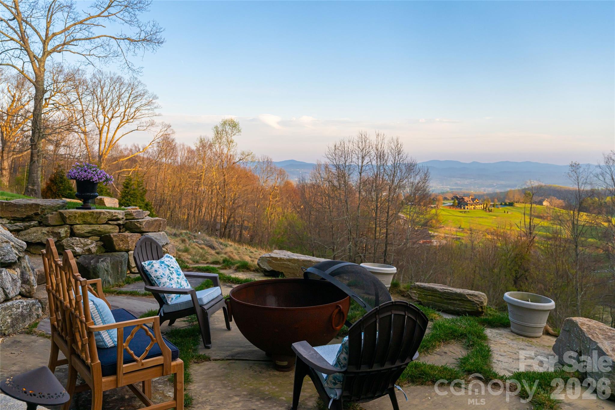89 N Snow Ridge Drive #13 — Hendersonville