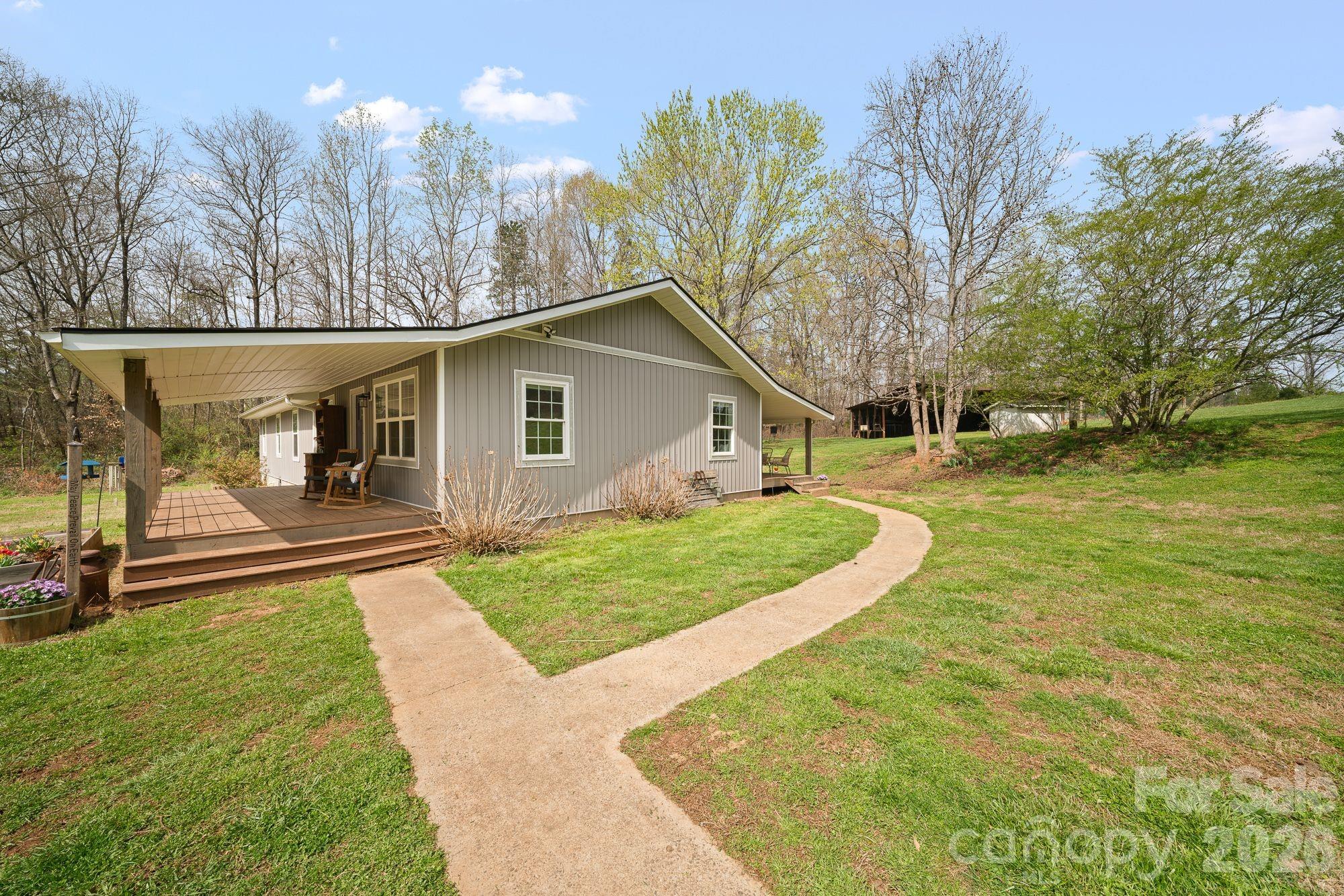 527 Floyd Blackwell Road — Tryon