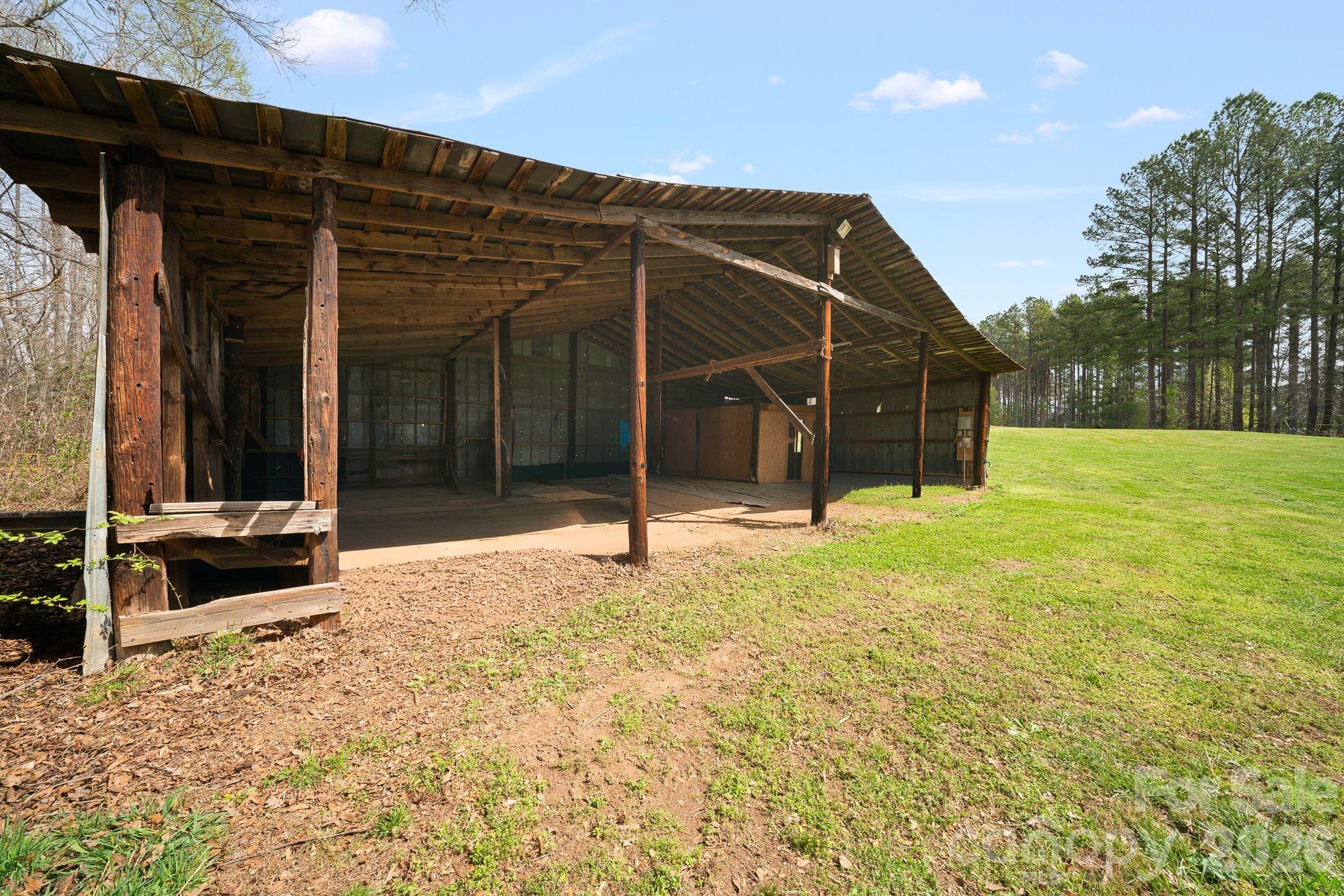 527 Floyd Blackwell Road — Tryon
