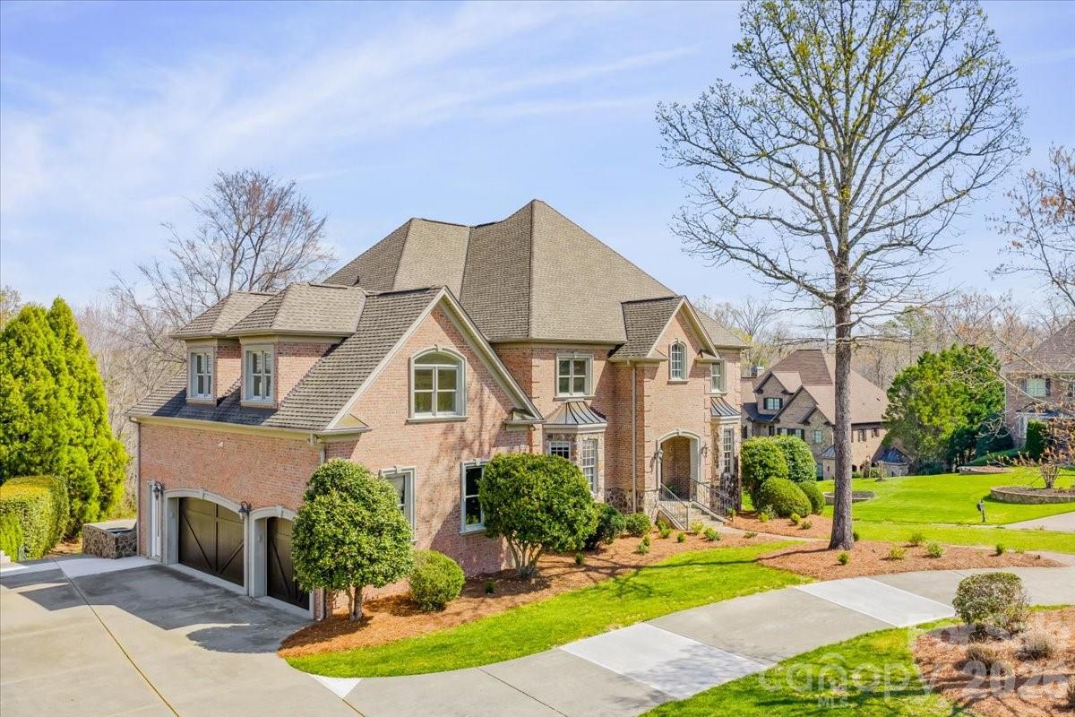1900 Funny Cide Drive — Waxhaw