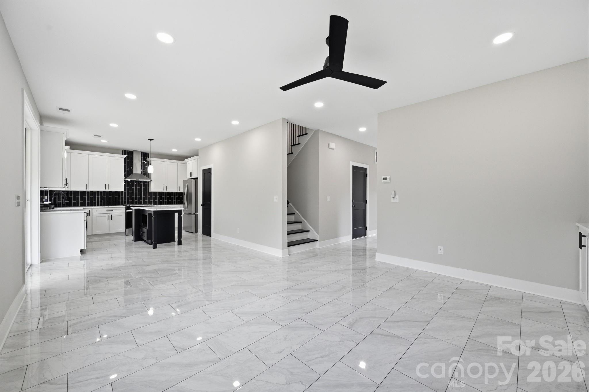 9215 Edinburg Avenue — Huntersville
