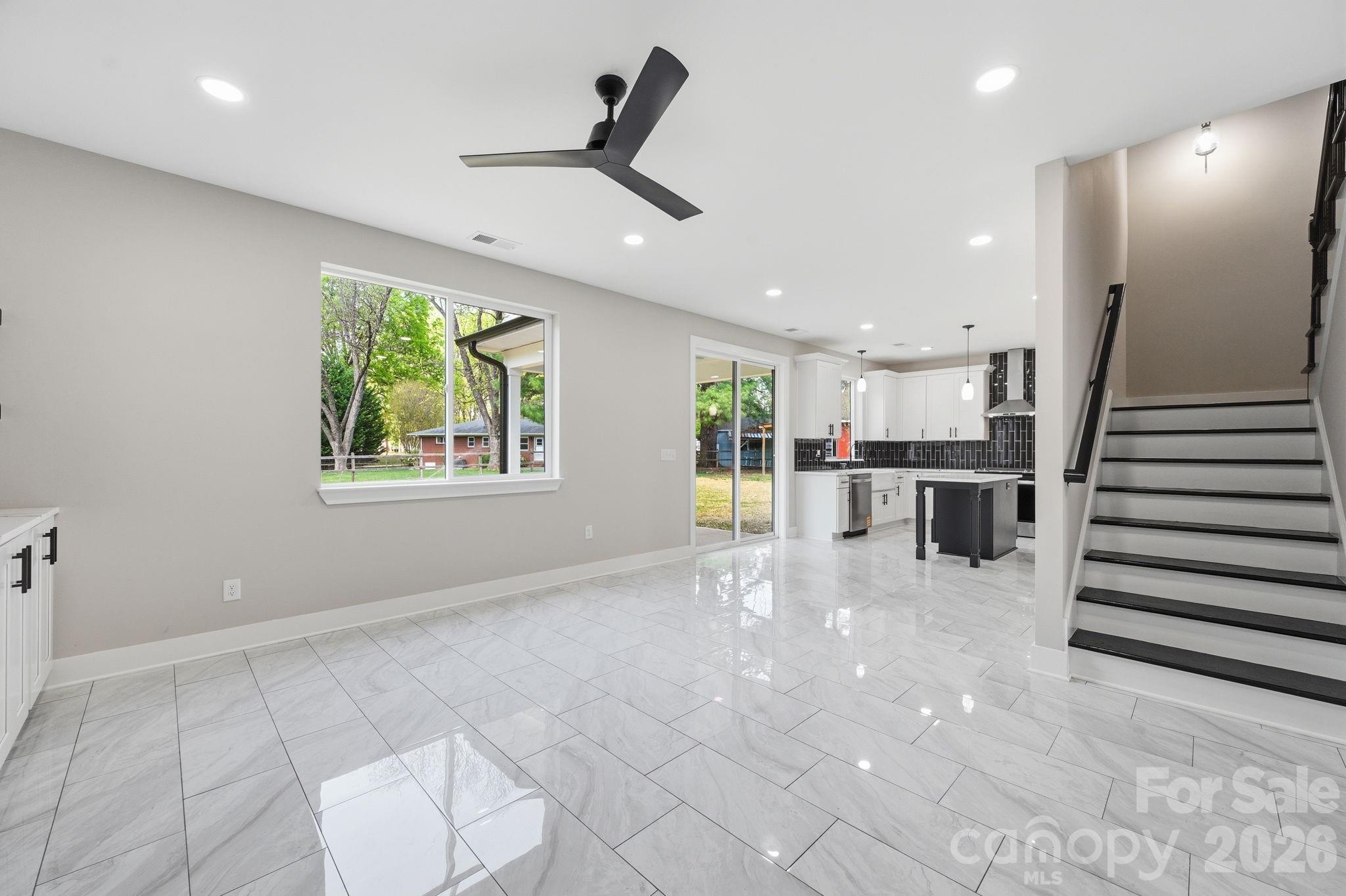 9215 Edinburg Avenue — Huntersville