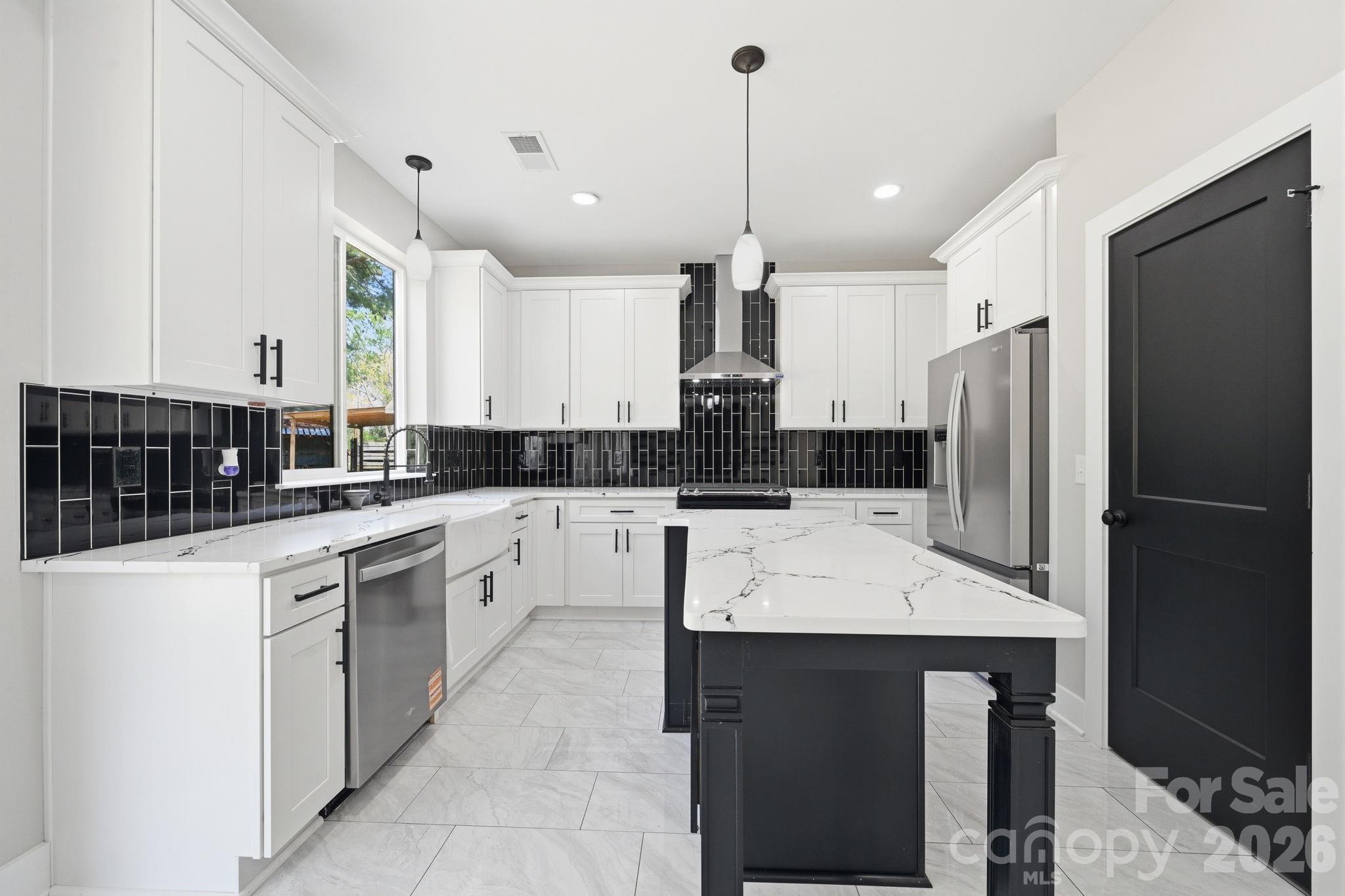 9215 Edinburg Avenue — Huntersville
