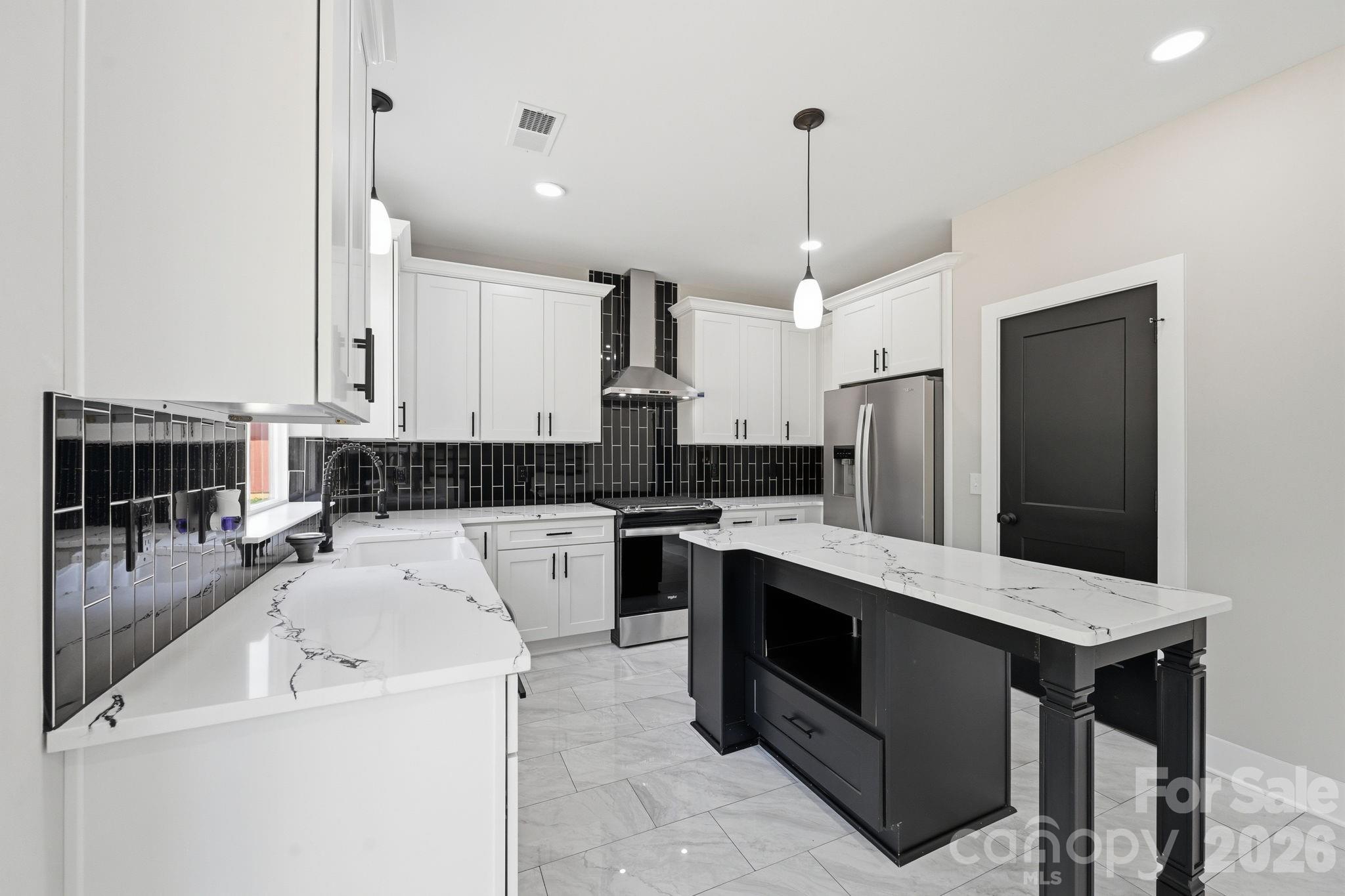 9215 Edinburg Avenue — Huntersville