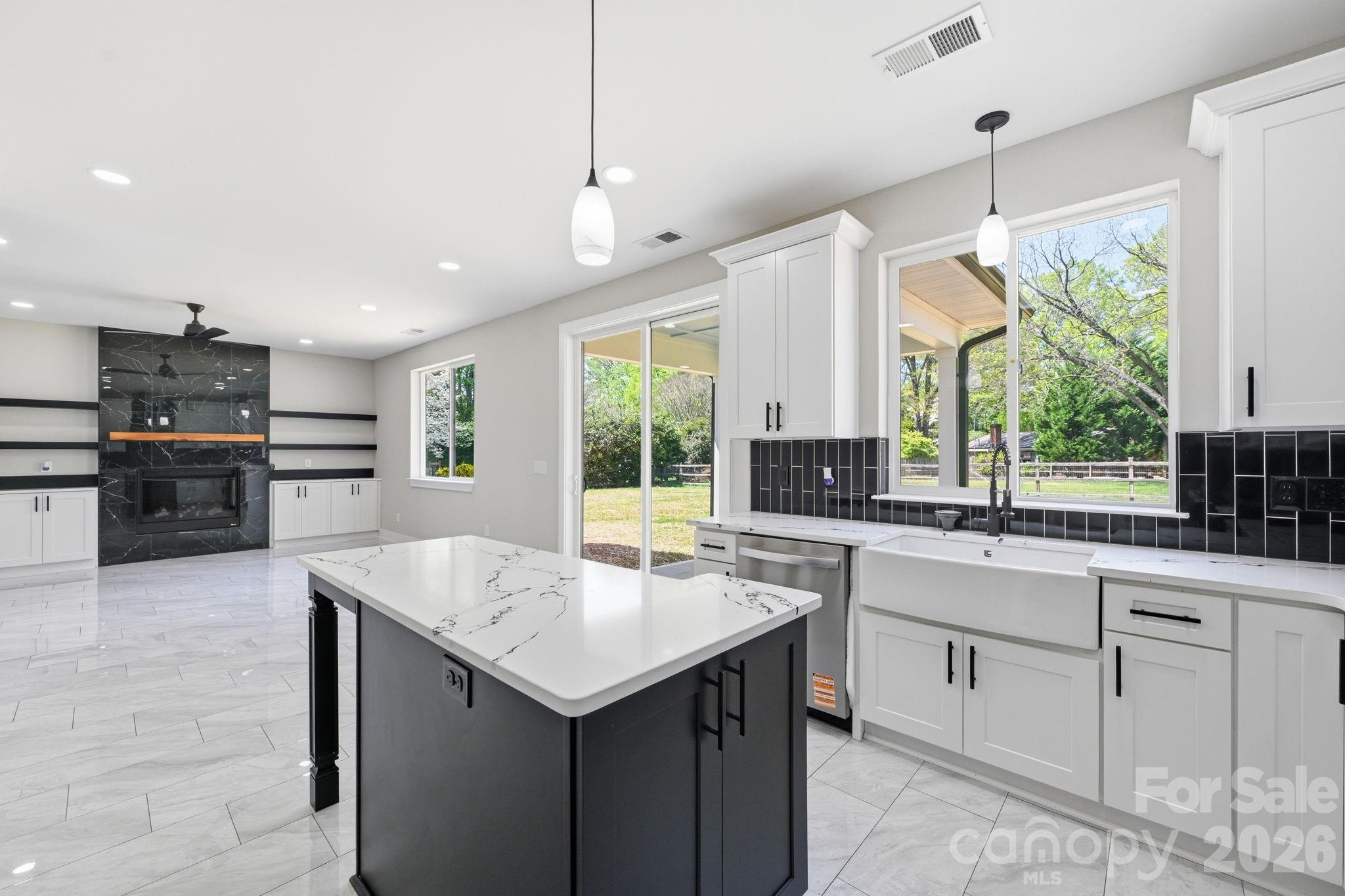 9215 Edinburg Avenue — Huntersville