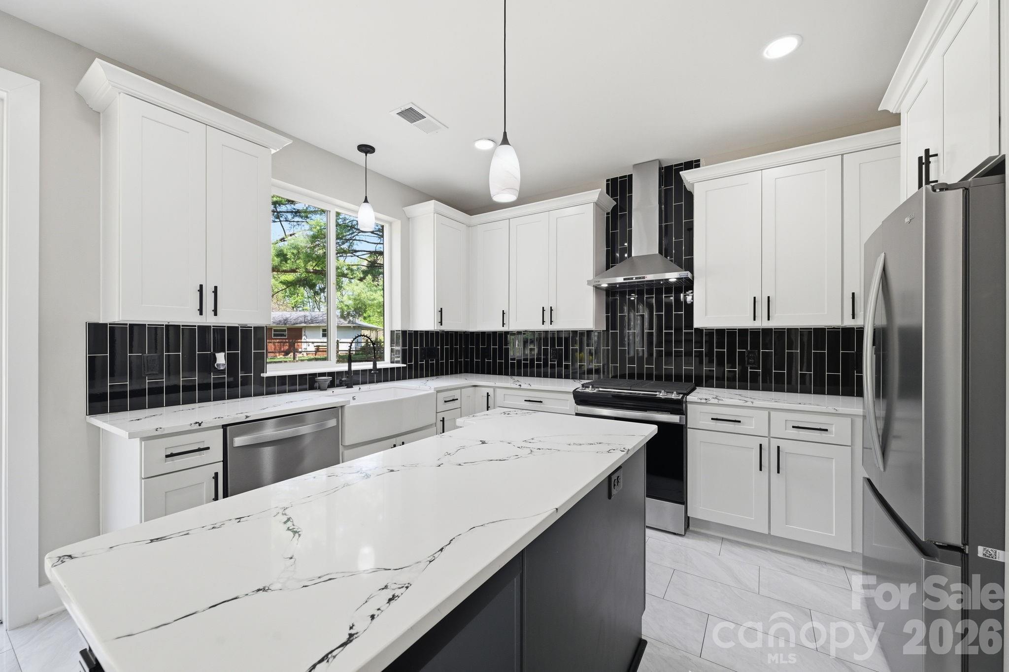 9215 Edinburg Avenue — Huntersville