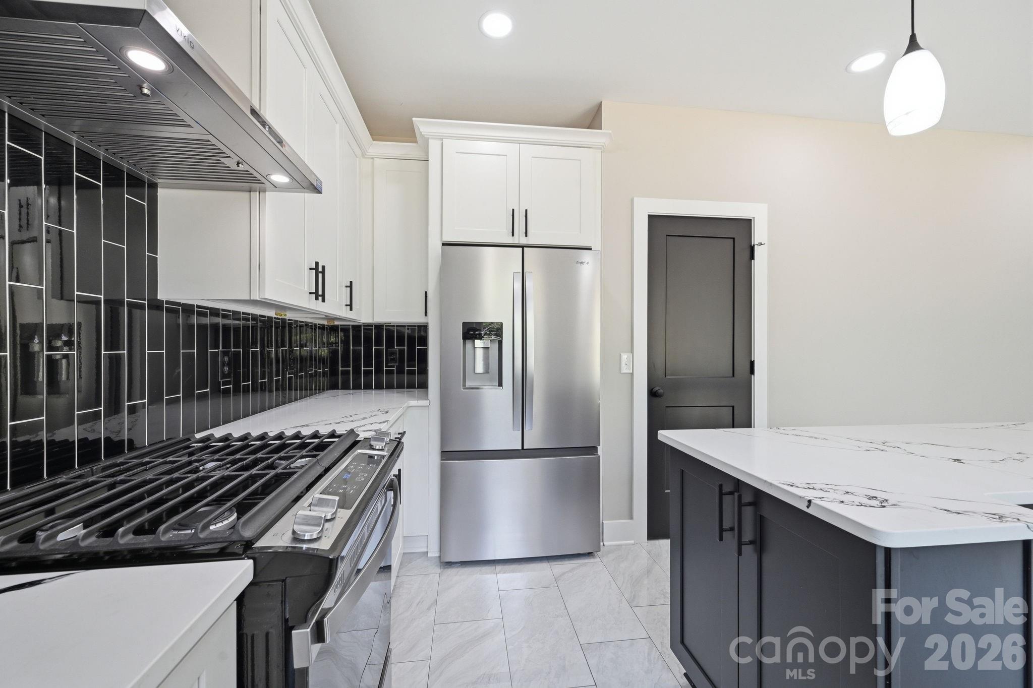 9215 Edinburg Avenue — Huntersville