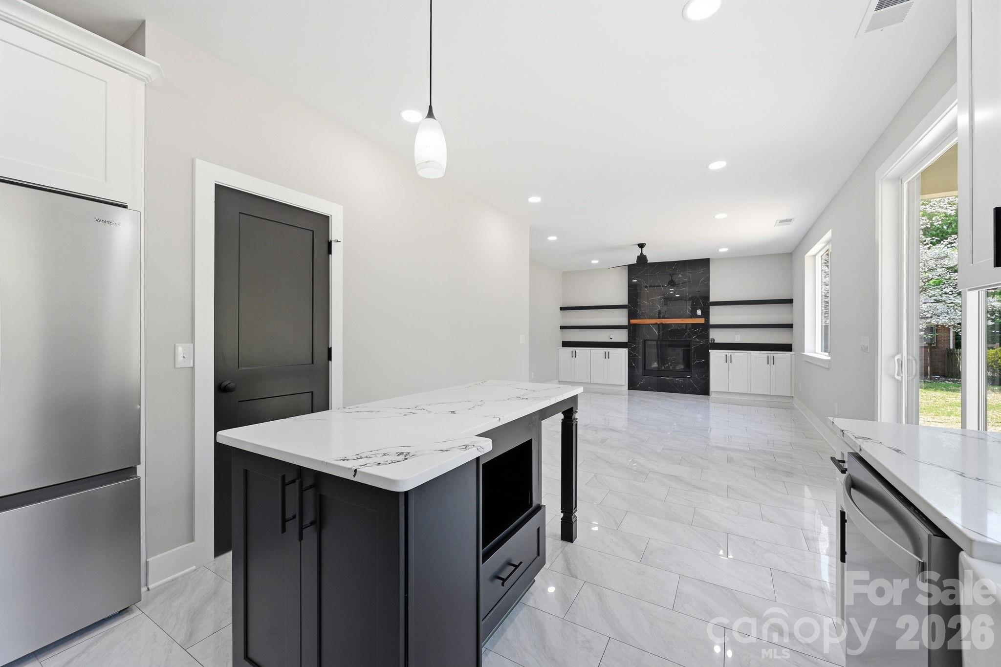 9215 Edinburg Avenue — Huntersville