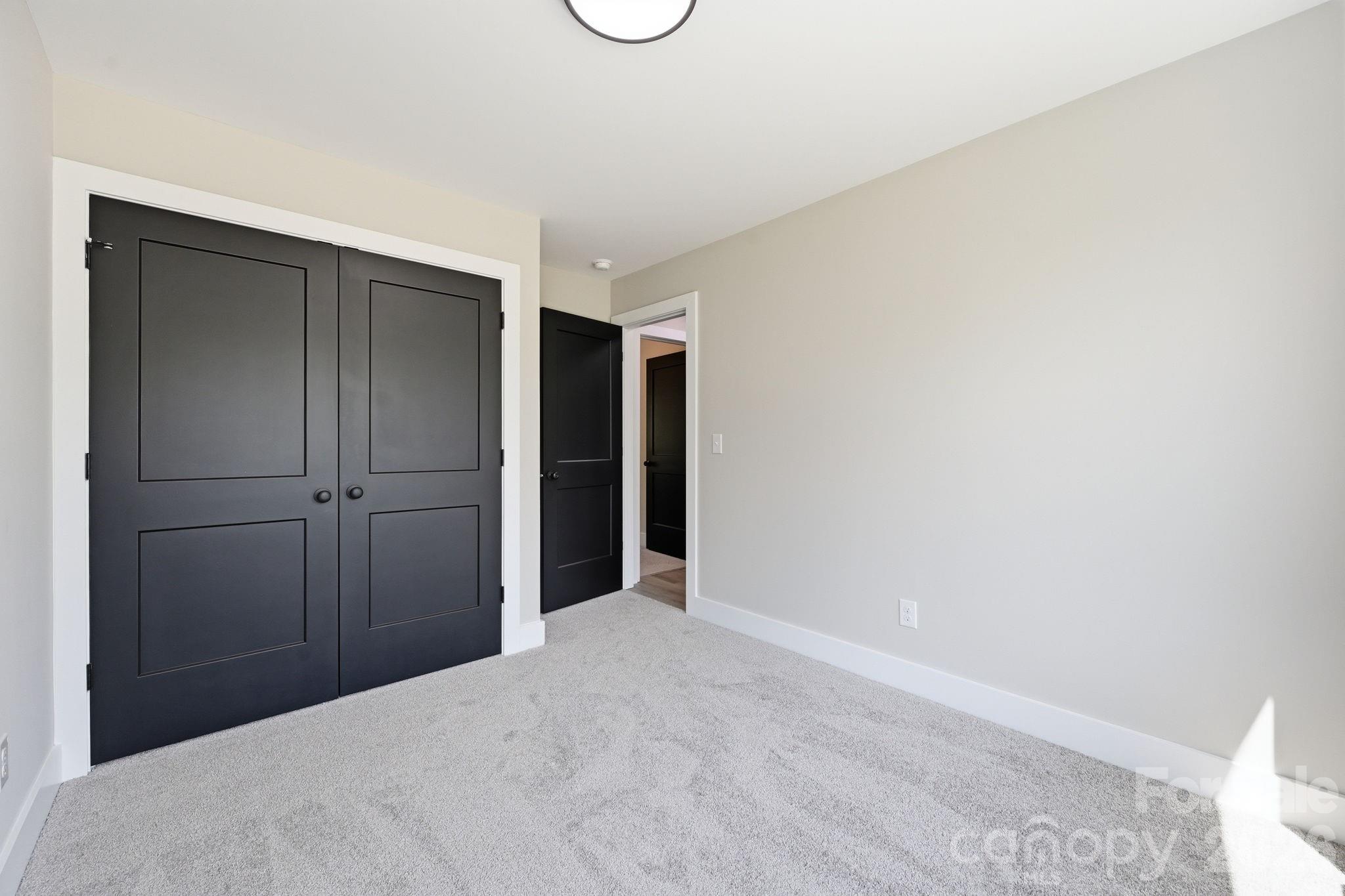 9215 Edinburg Avenue — Huntersville