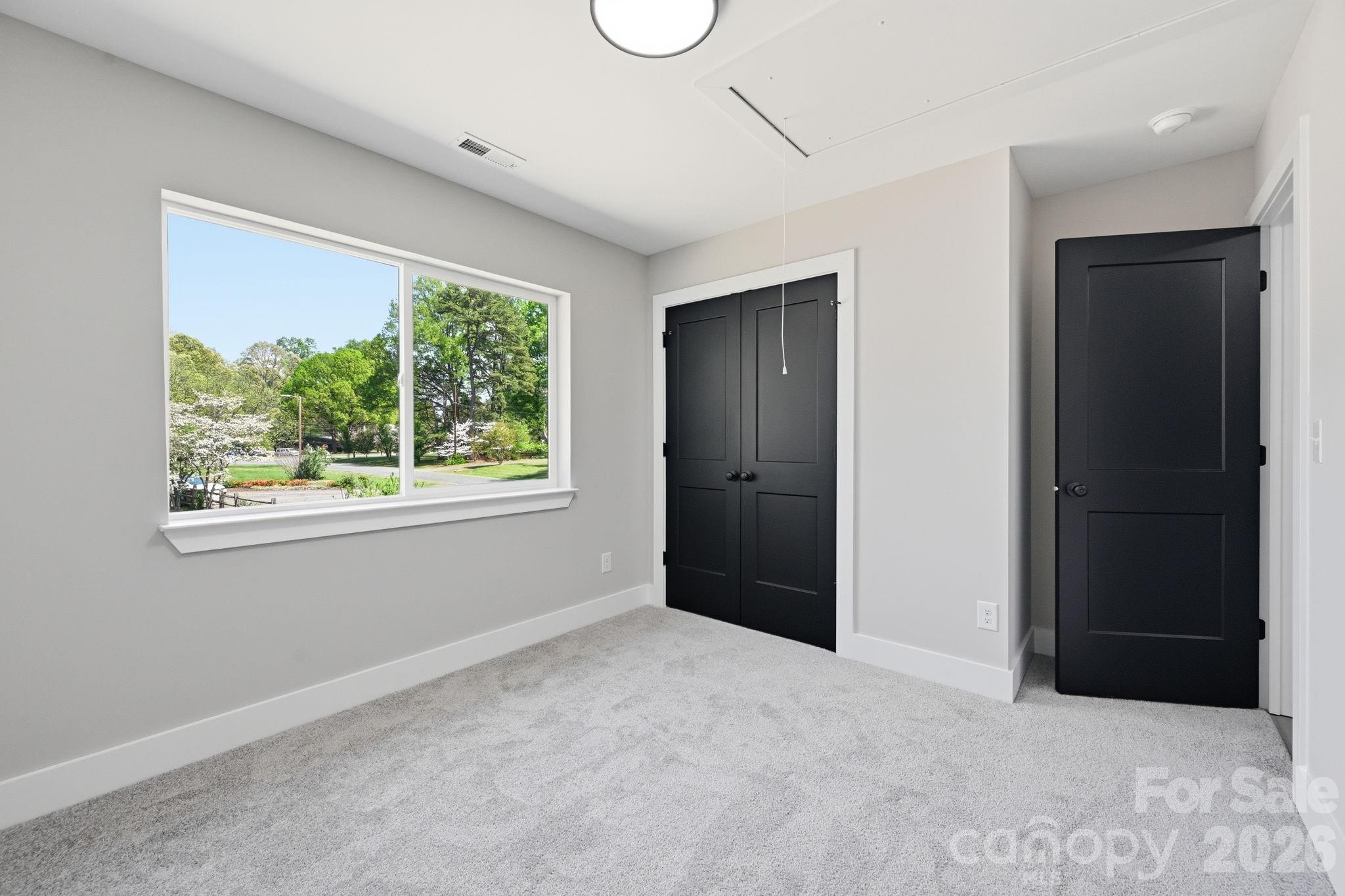 9215 Edinburg Avenue — Huntersville