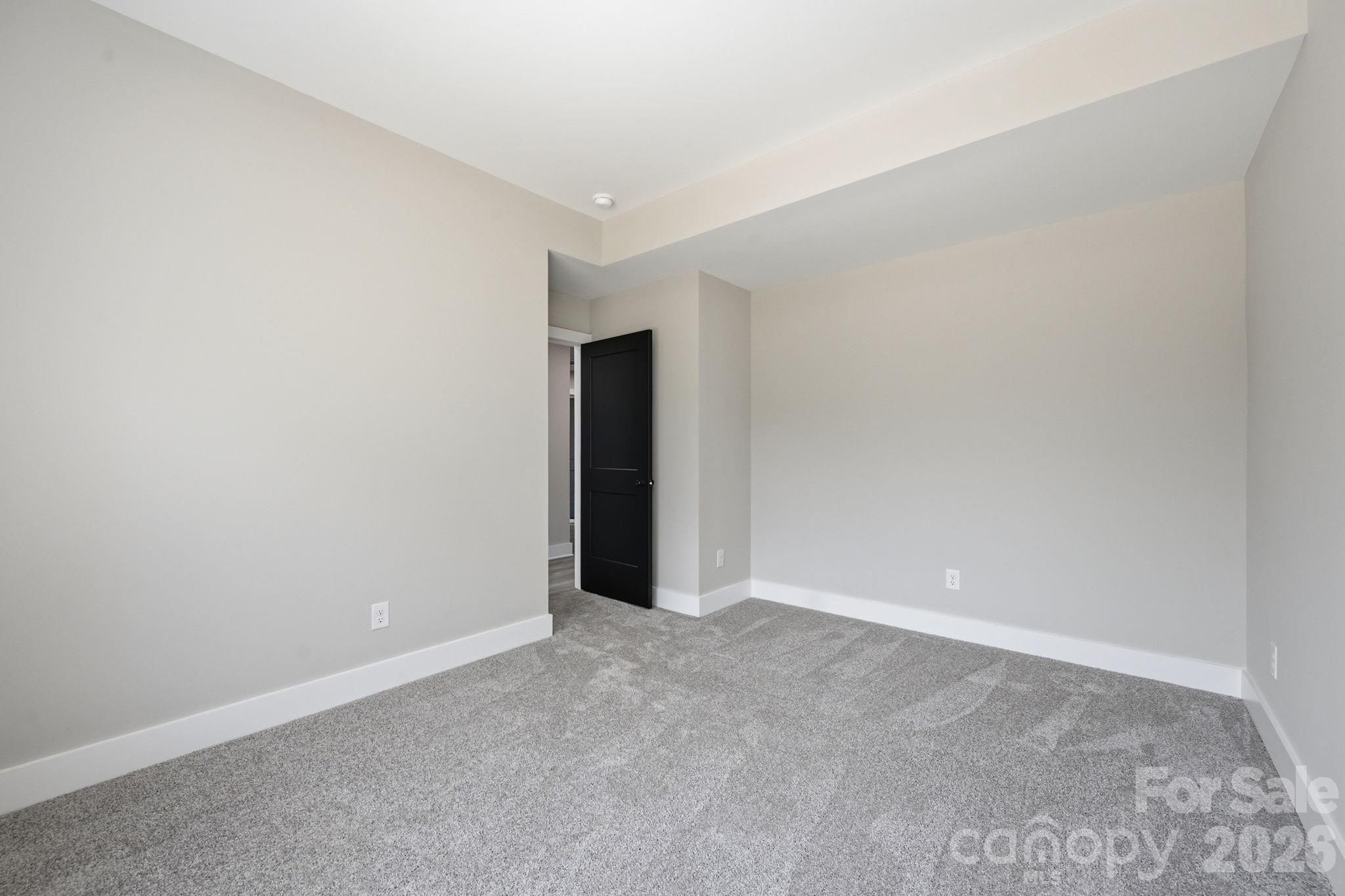 9215 Edinburg Avenue — Huntersville