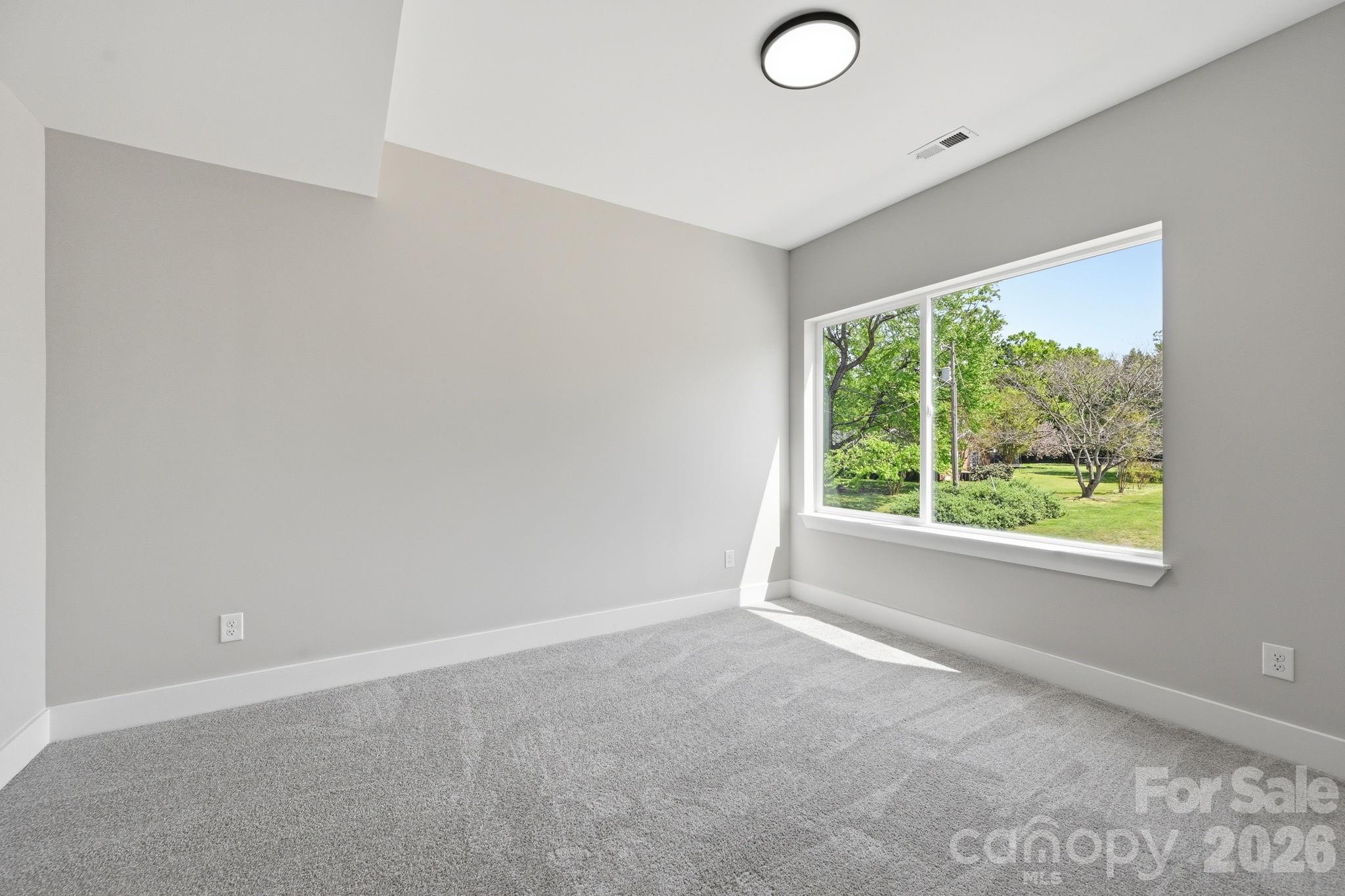 9215 Edinburg Avenue — Huntersville