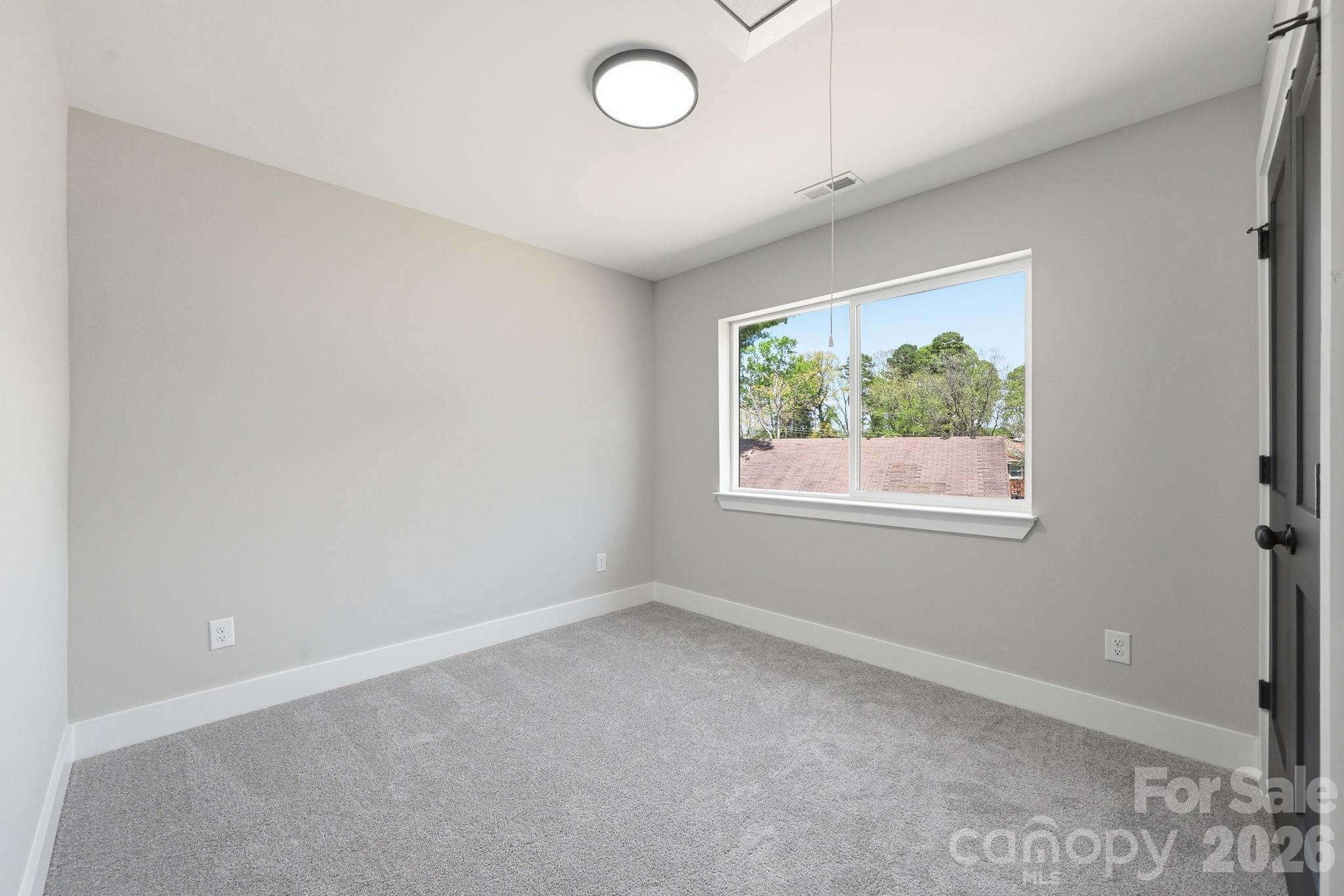 9215 Edinburg Avenue — Huntersville