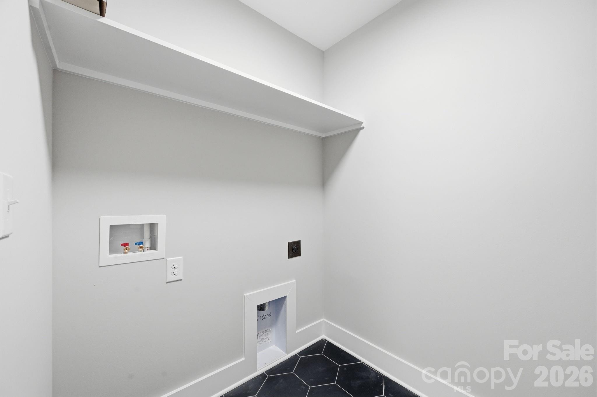 9215 Edinburg Avenue — Huntersville