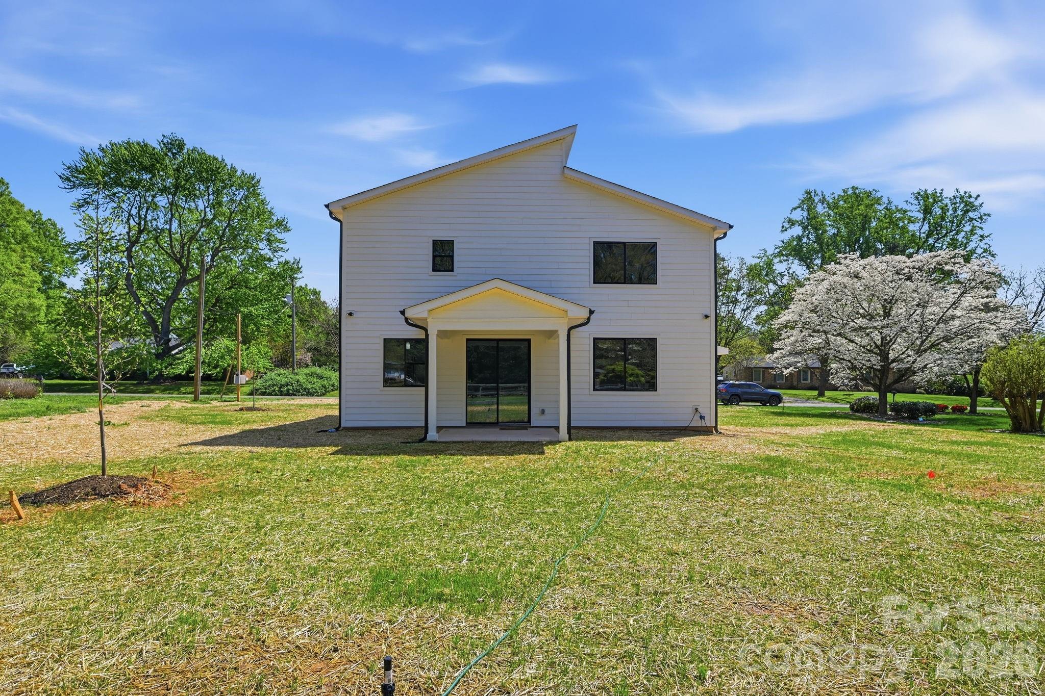 9215 Edinburg Avenue — Huntersville