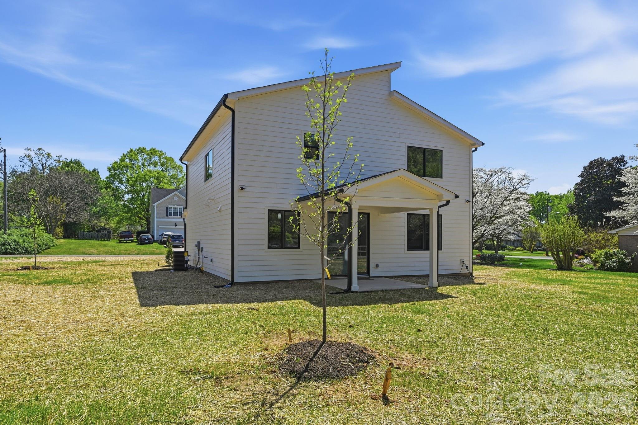 9215 Edinburg Avenue — Huntersville