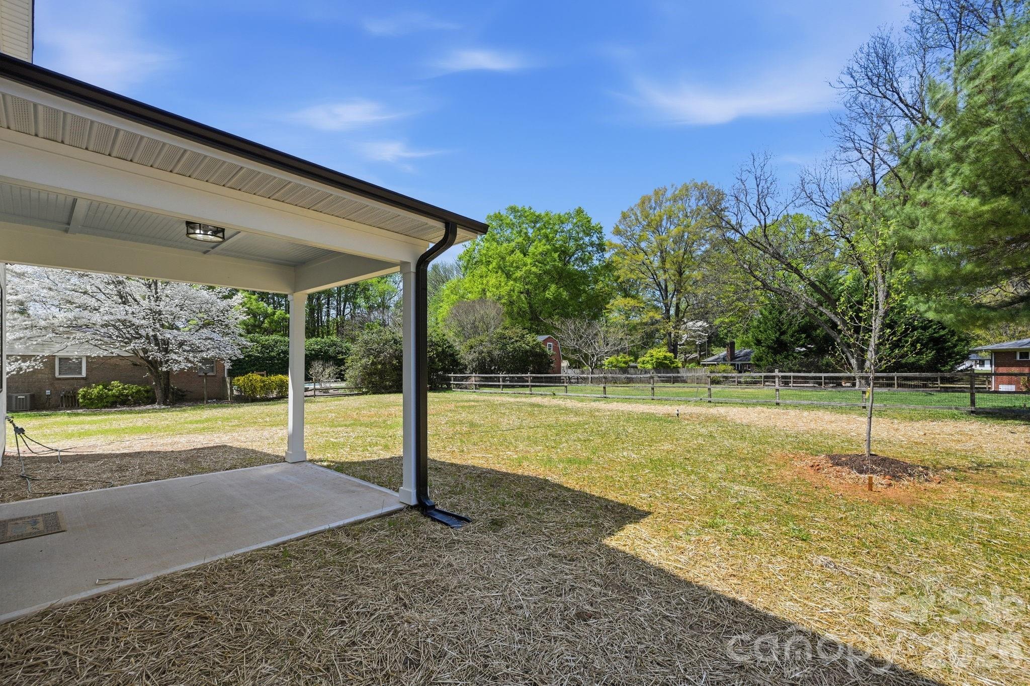 9215 Edinburg Avenue — Huntersville