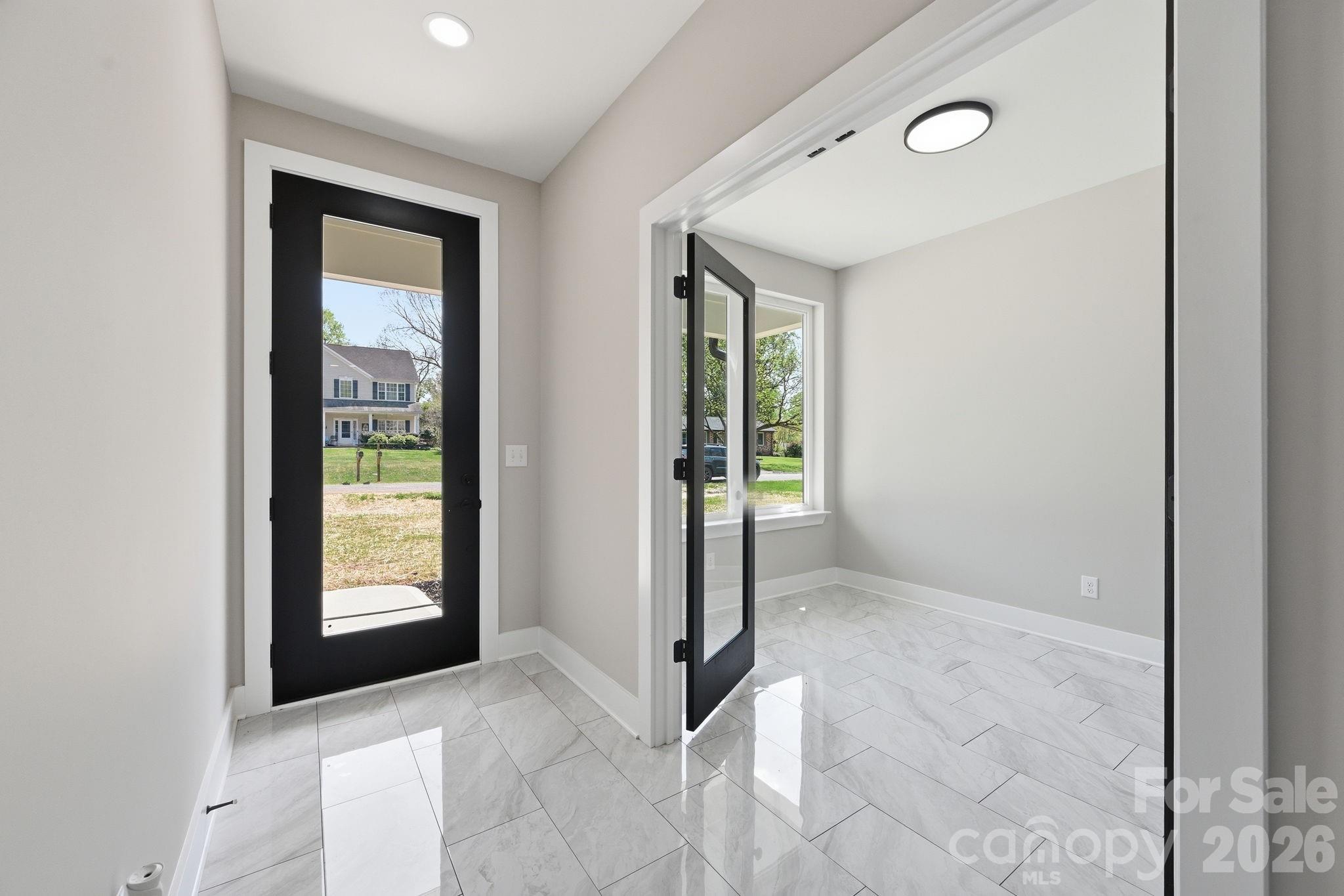 9215 Edinburg Avenue — Huntersville
