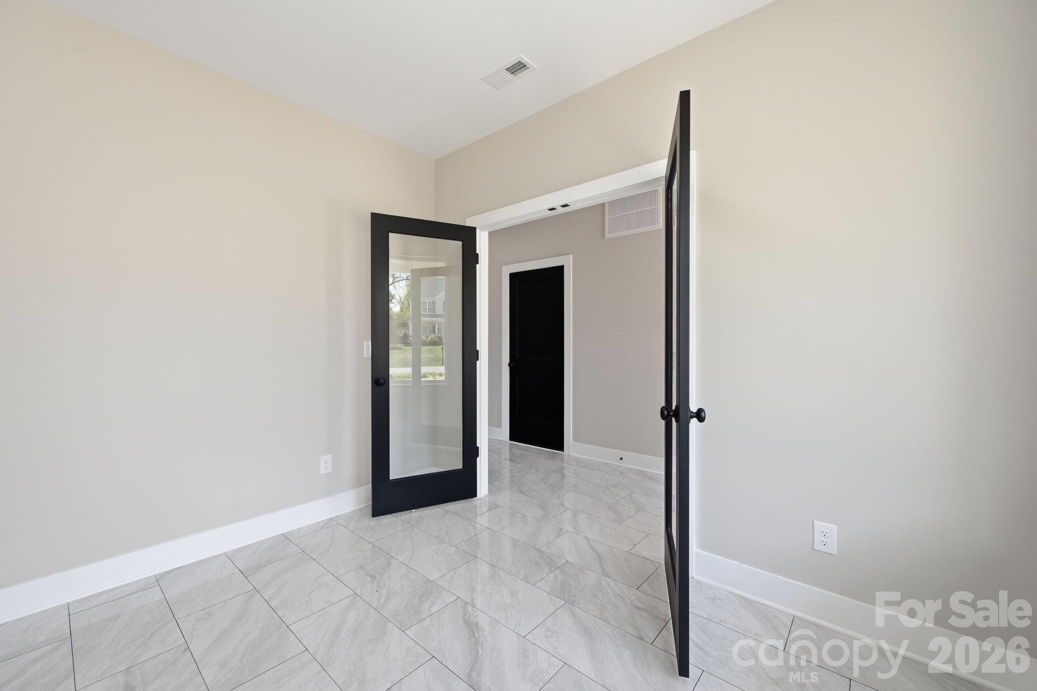 9215 Edinburg Avenue — Huntersville