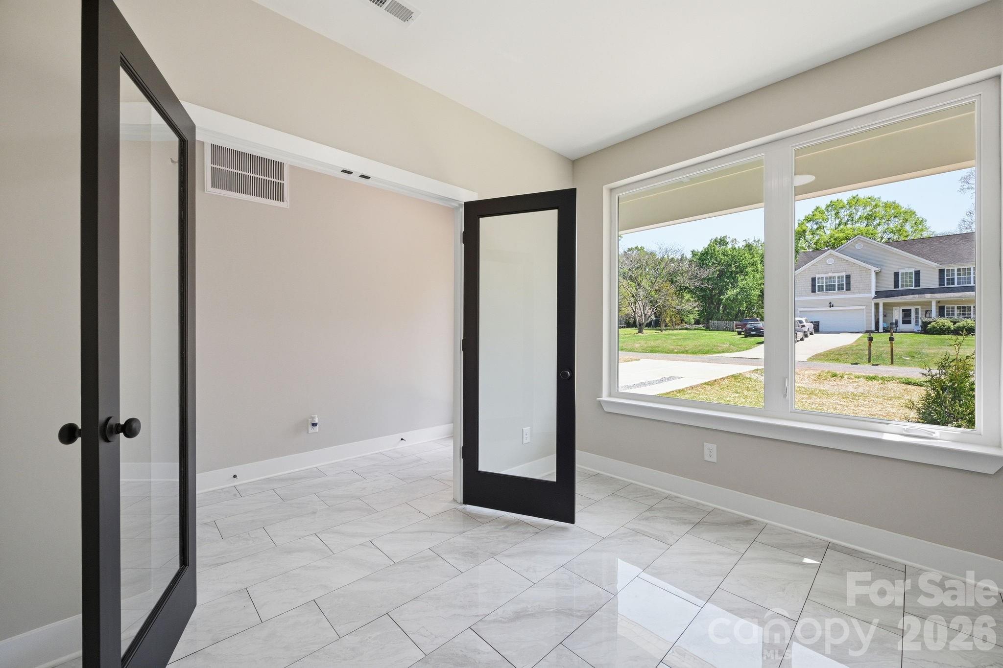 9215 Edinburg Avenue — Huntersville