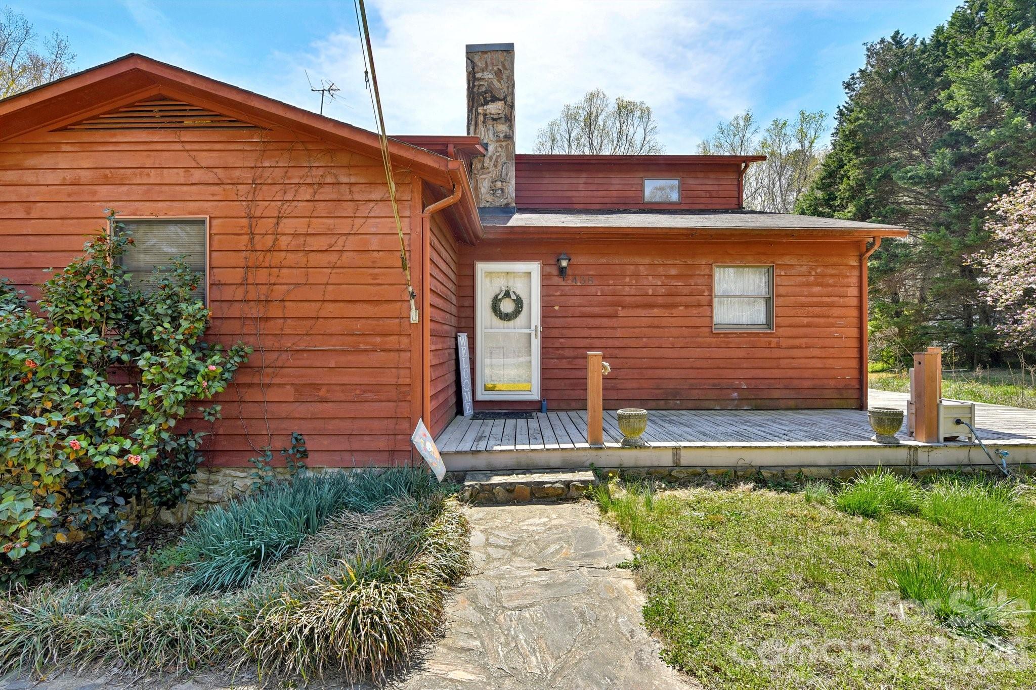438 Cox Lake Road — Stanley