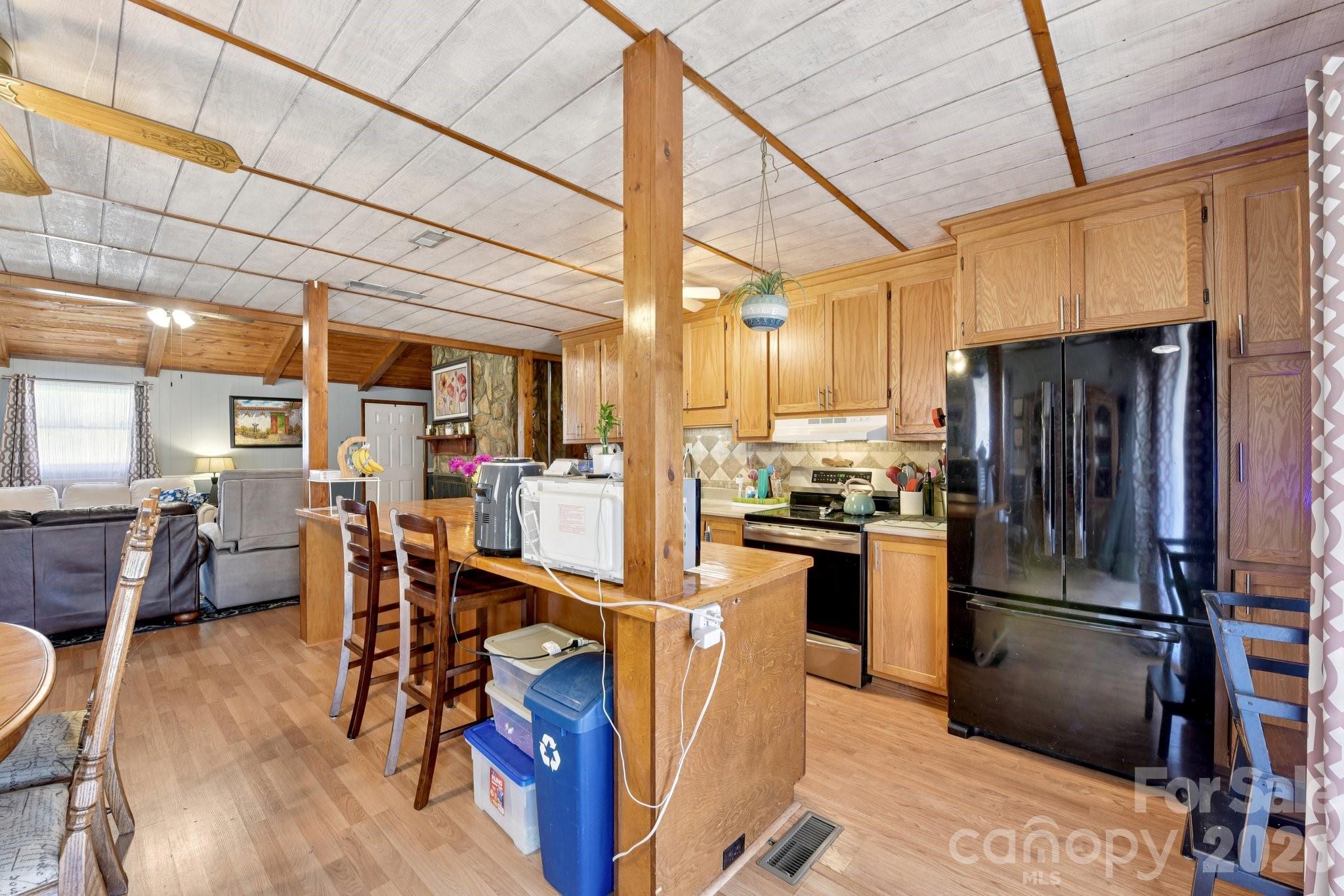438 Cox Lake Road — Stanley