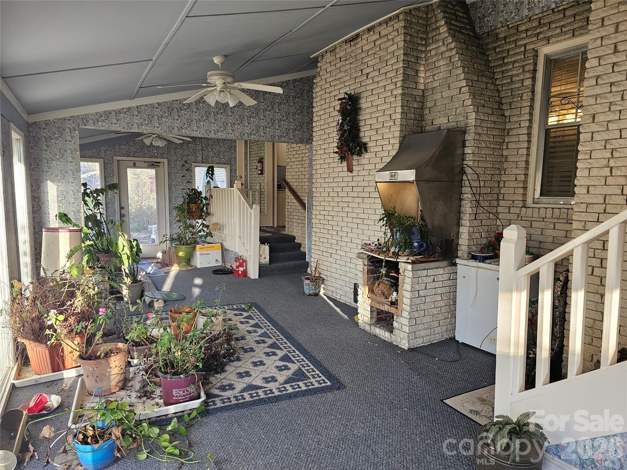 979 Suttle Road — Lancaster