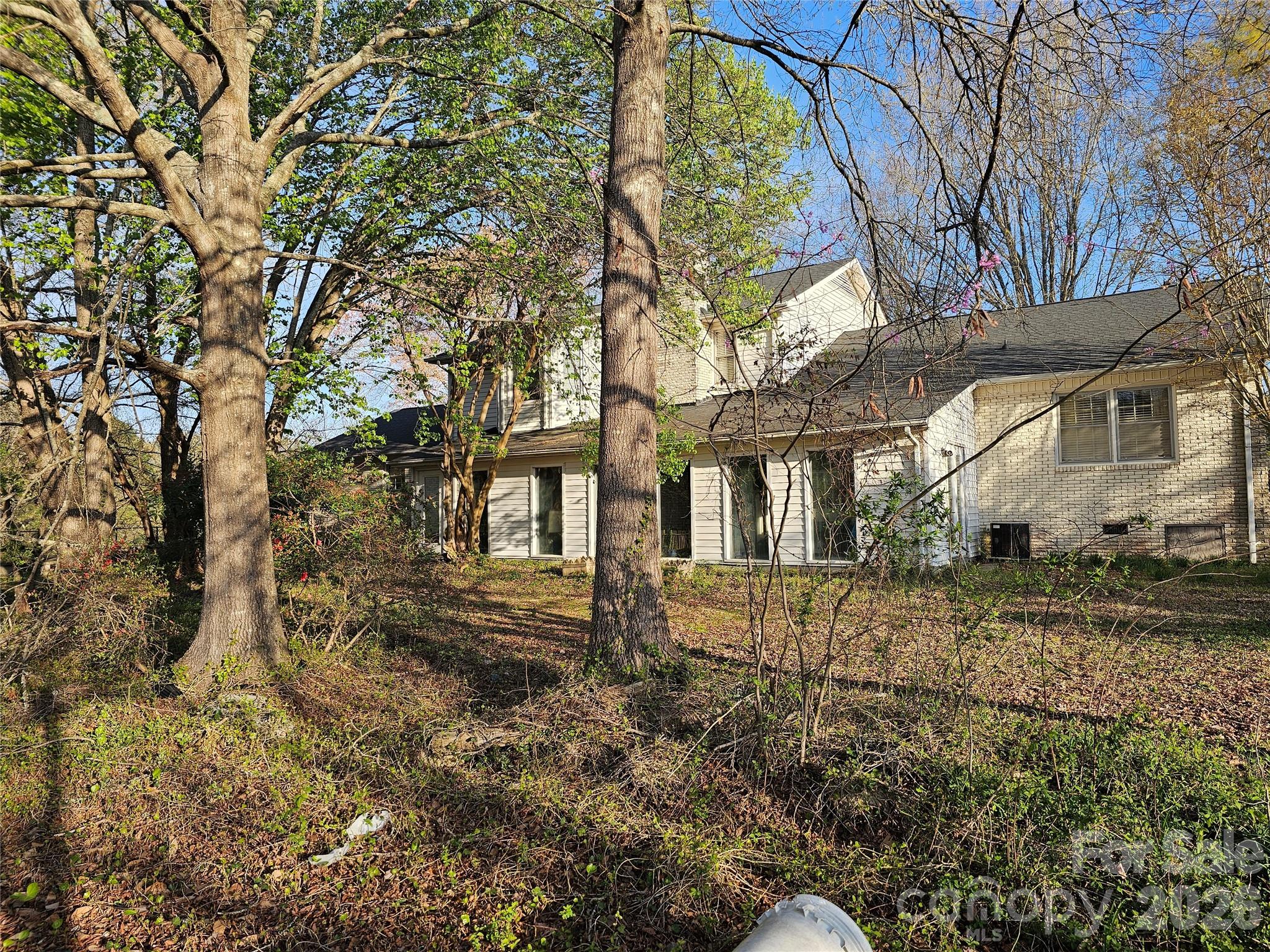 979 Suttle Road — Lancaster