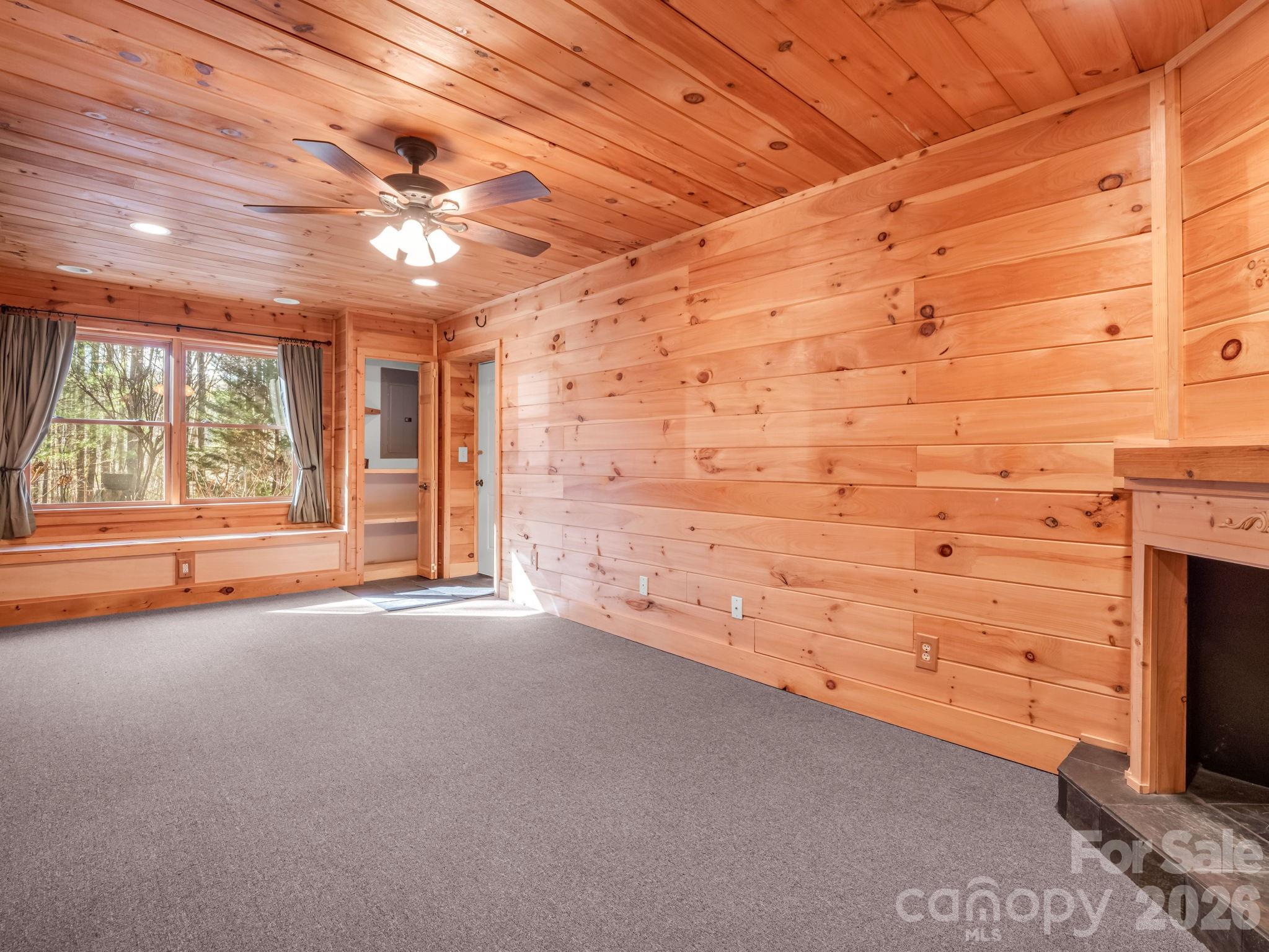 907 Hidden Lake Parkway — Nebo