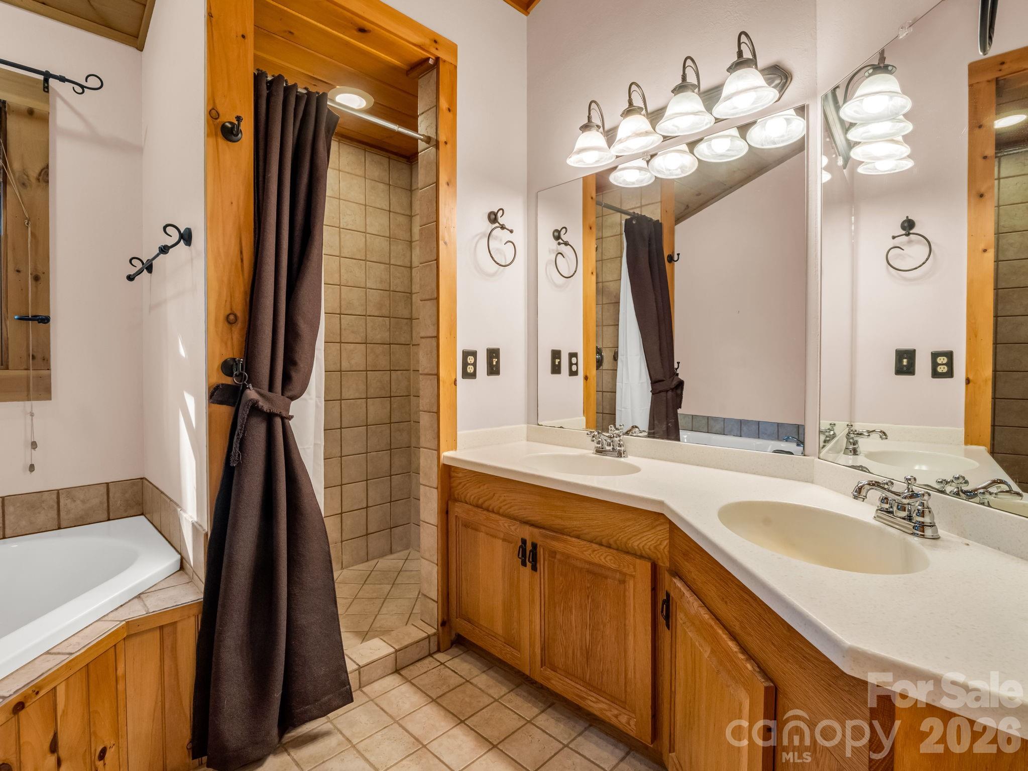 907 Hidden Lake Parkway — Nebo