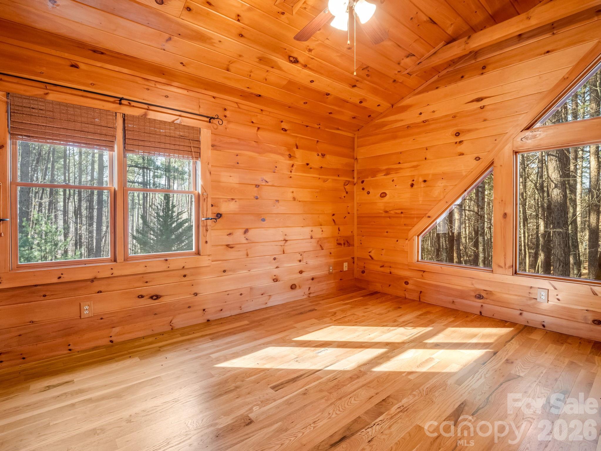 907 Hidden Lake Parkway — Nebo