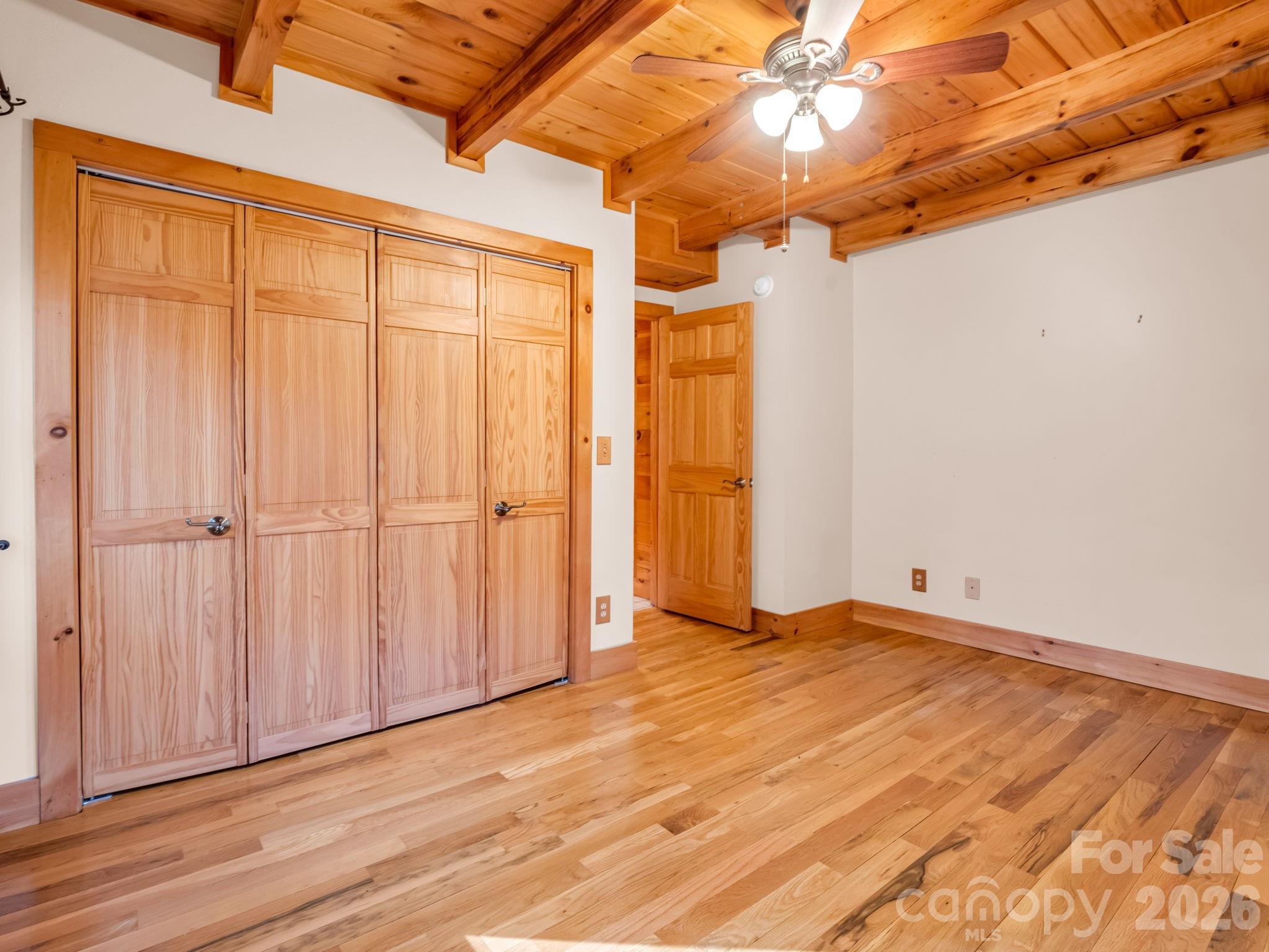 907 Hidden Lake Parkway — Nebo