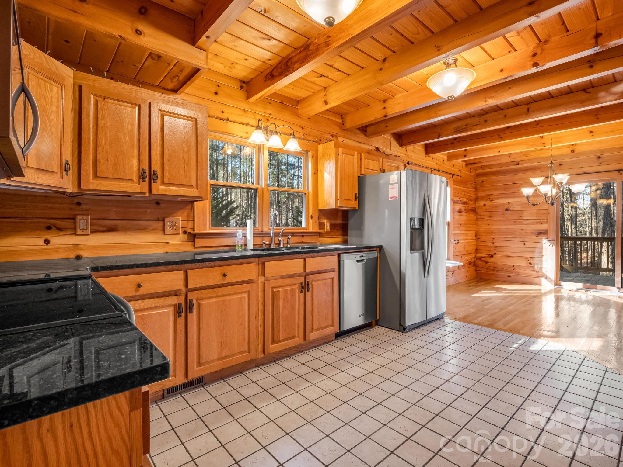 907 Hidden Lake Parkway — Nebo