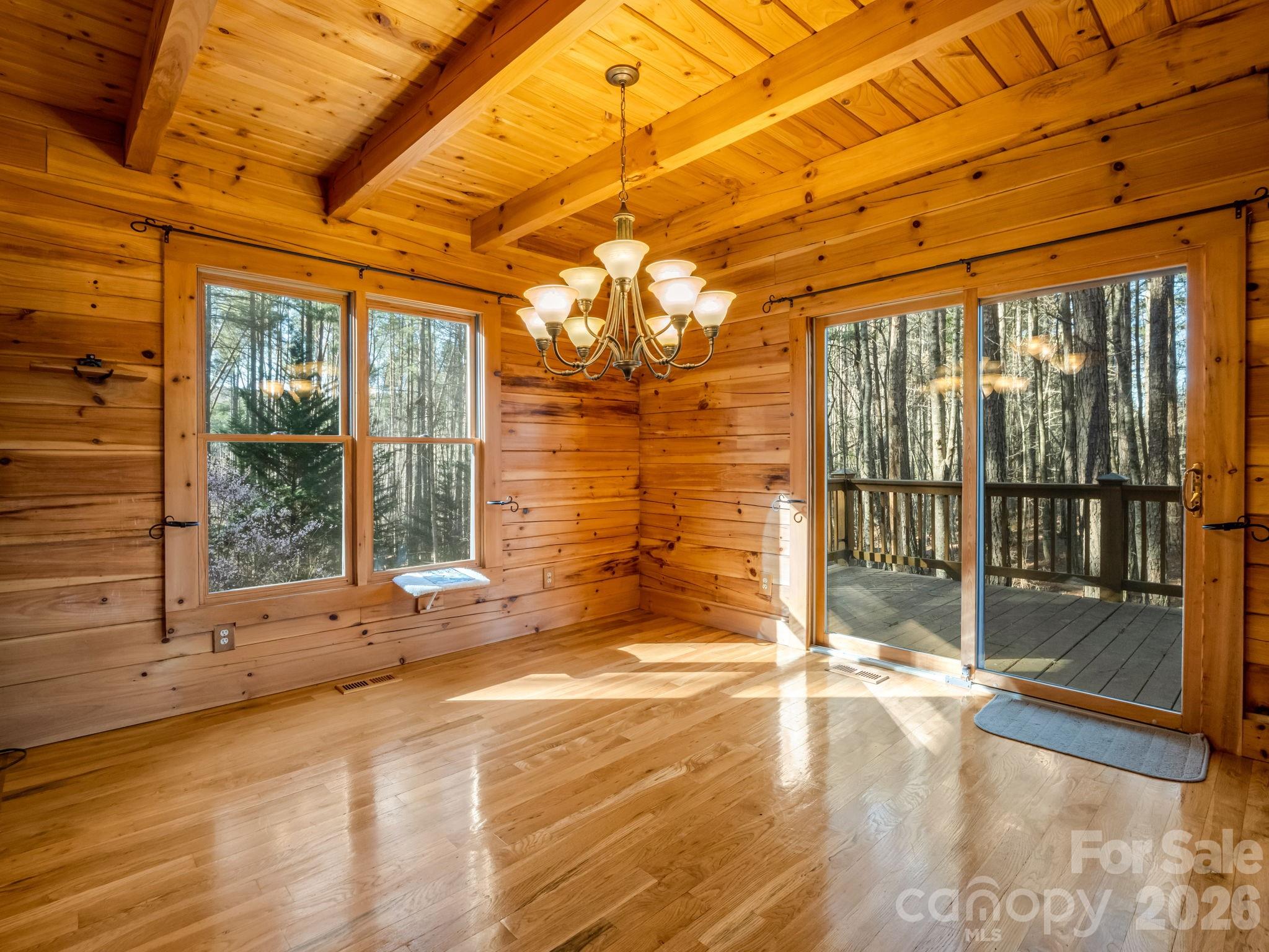 907 Hidden Lake Parkway — Nebo