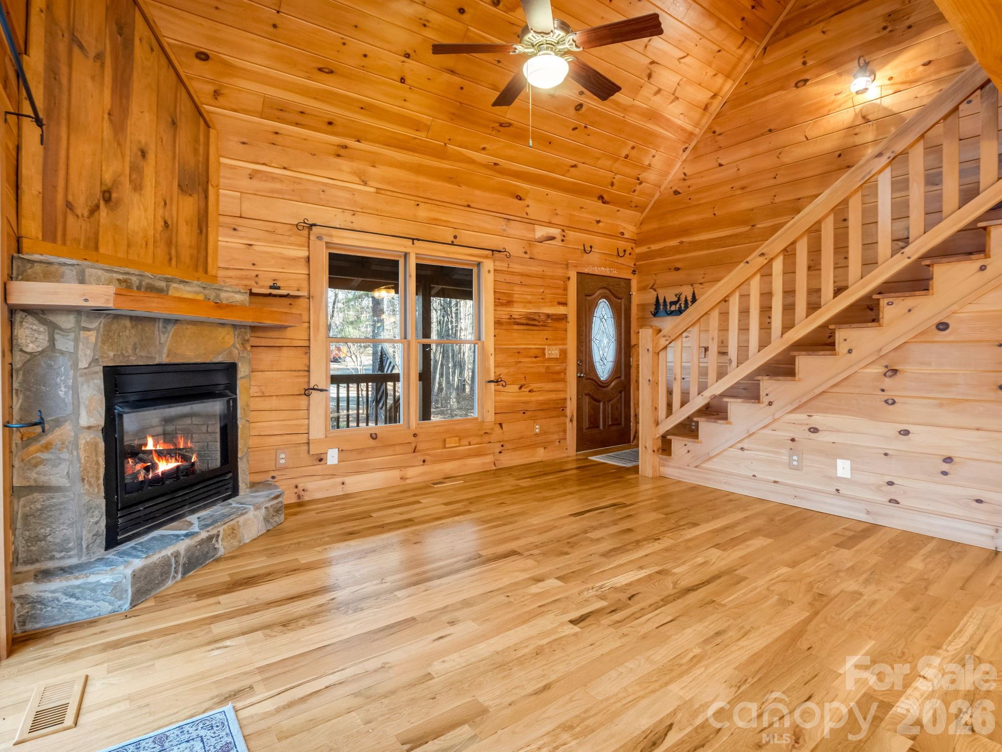 907 Hidden Lake Parkway — Nebo