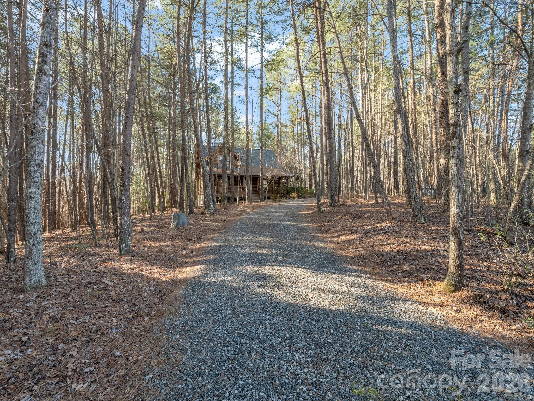 907 Hidden Lake Parkway — Nebo