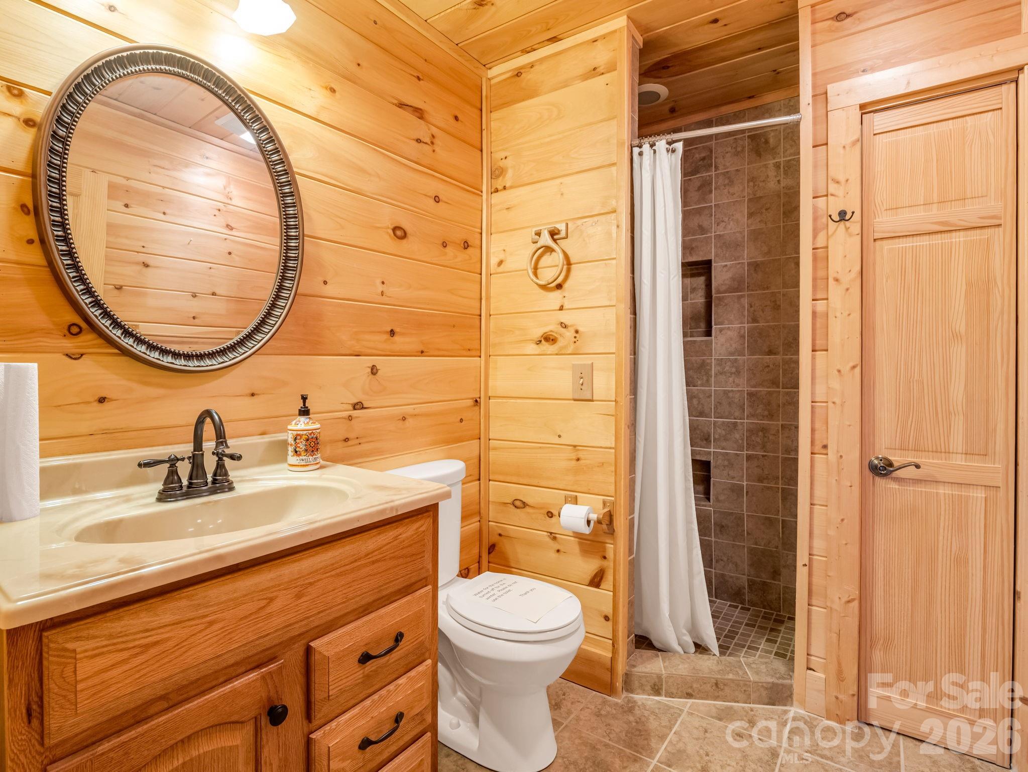 907 Hidden Lake Parkway — Nebo