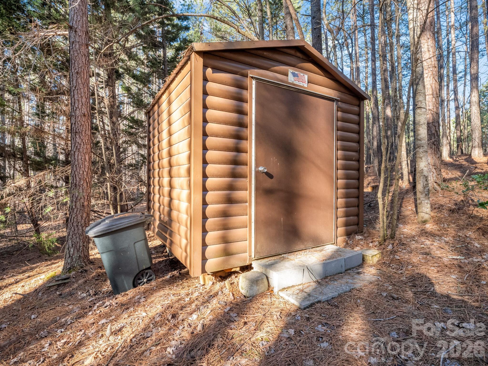 907 Hidden Lake Parkway — Nebo