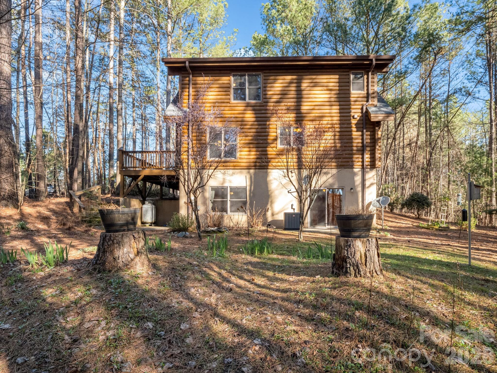 907 Hidden Lake Parkway — Nebo