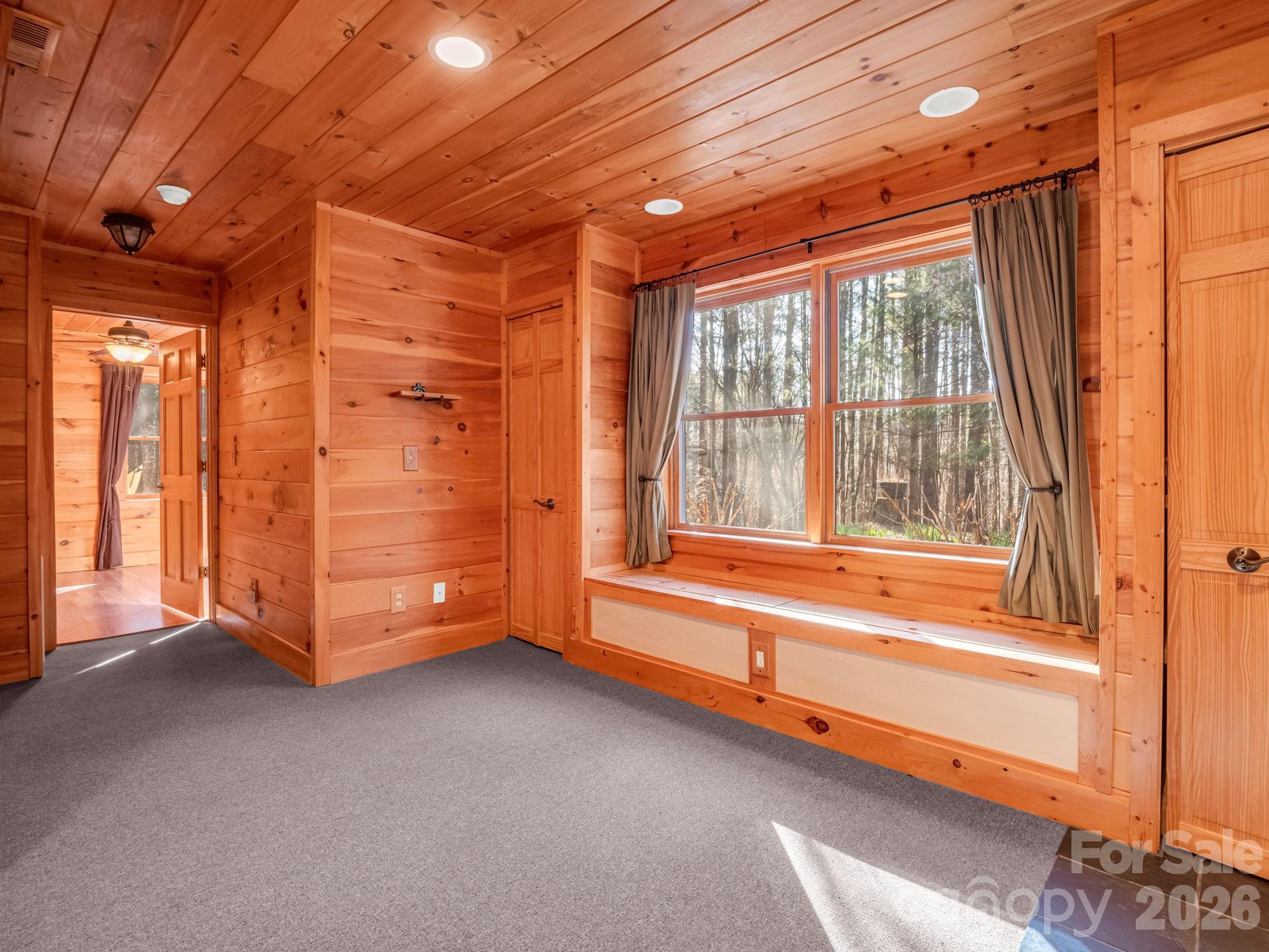 907 Hidden Lake Parkway — Nebo