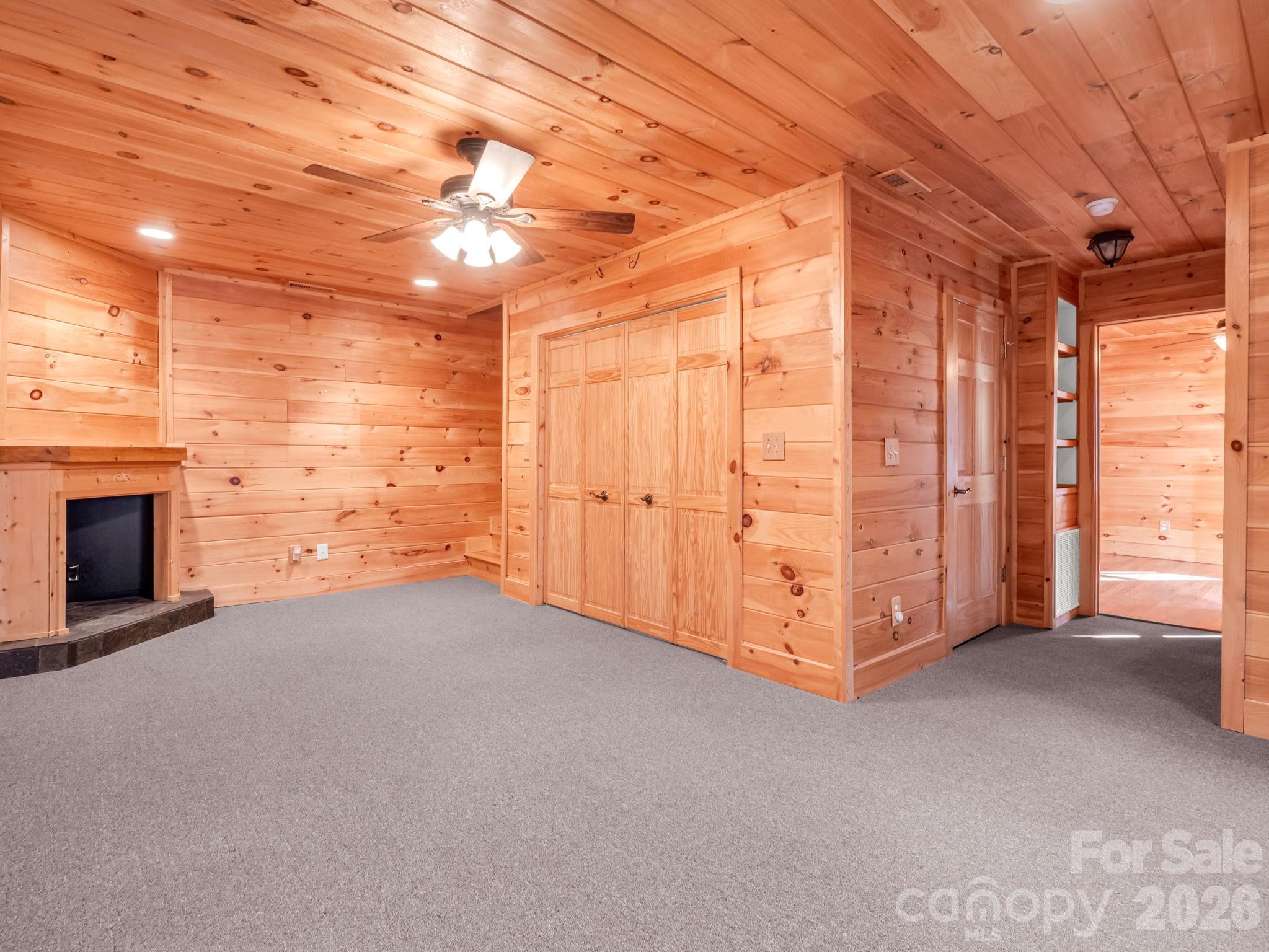 907 Hidden Lake Parkway — Nebo