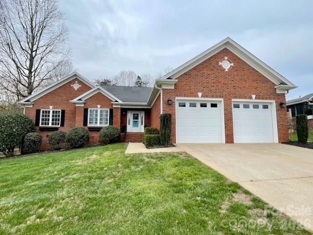 4945 Brookridge Drive NE — Hickory