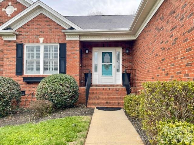 4945 Brookridge Drive NE — Hickory
