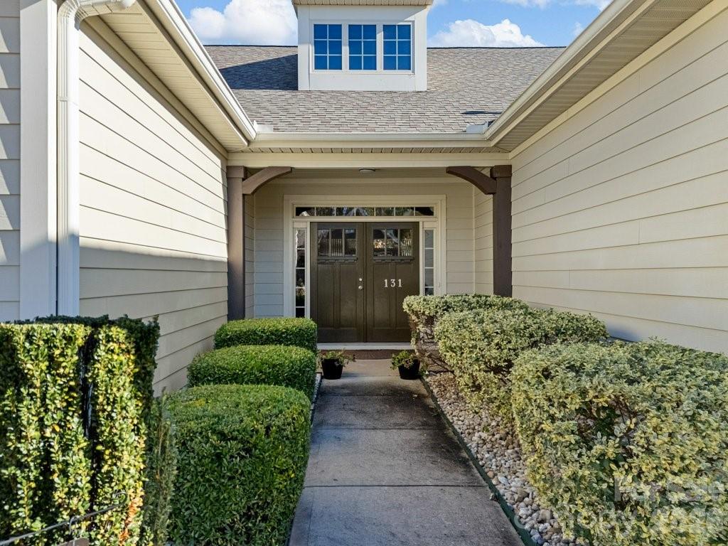 131 Santa Ana Way — Duncan
