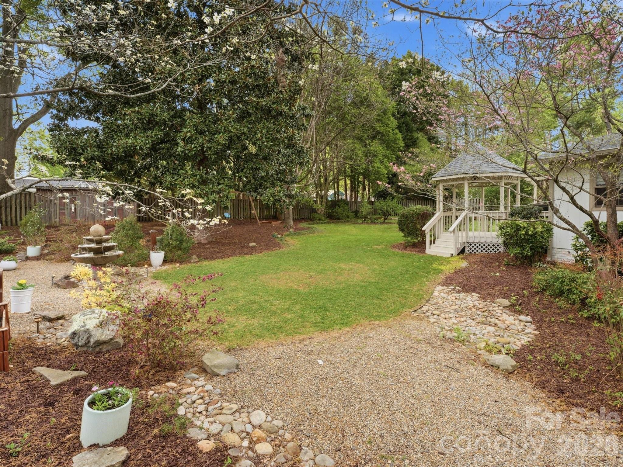 814 Twin Oaks Road — Davidson