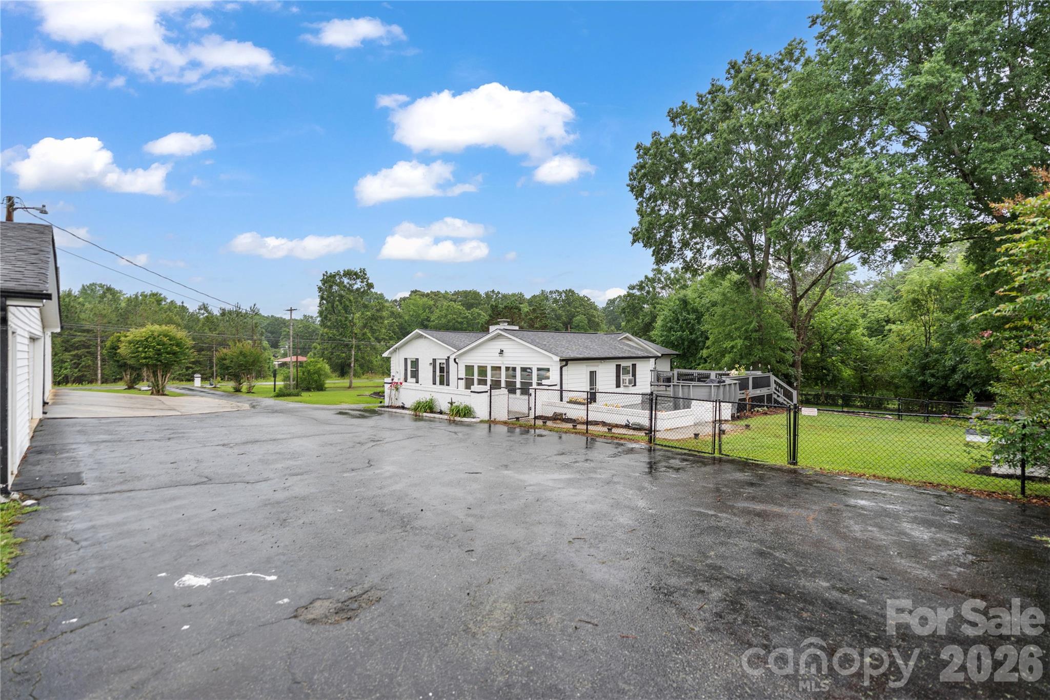 2524 Griffith Road — Monroe